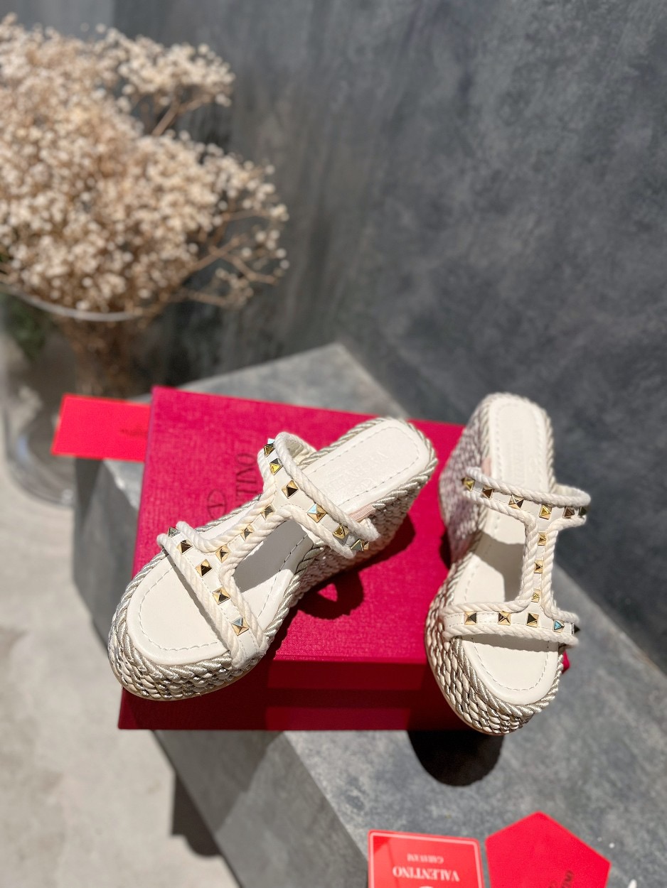 Valentino Women Slippers Szie 38