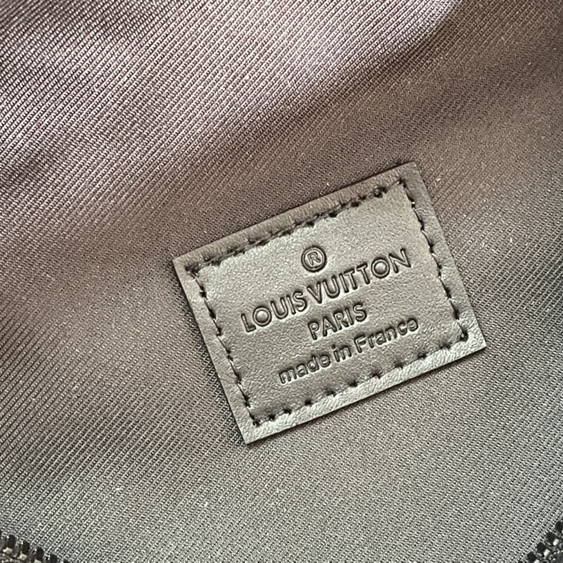 Louis Vuitton M46036 Discovery Bumbag Mens Shoulder Bags Size 44*15*9cm