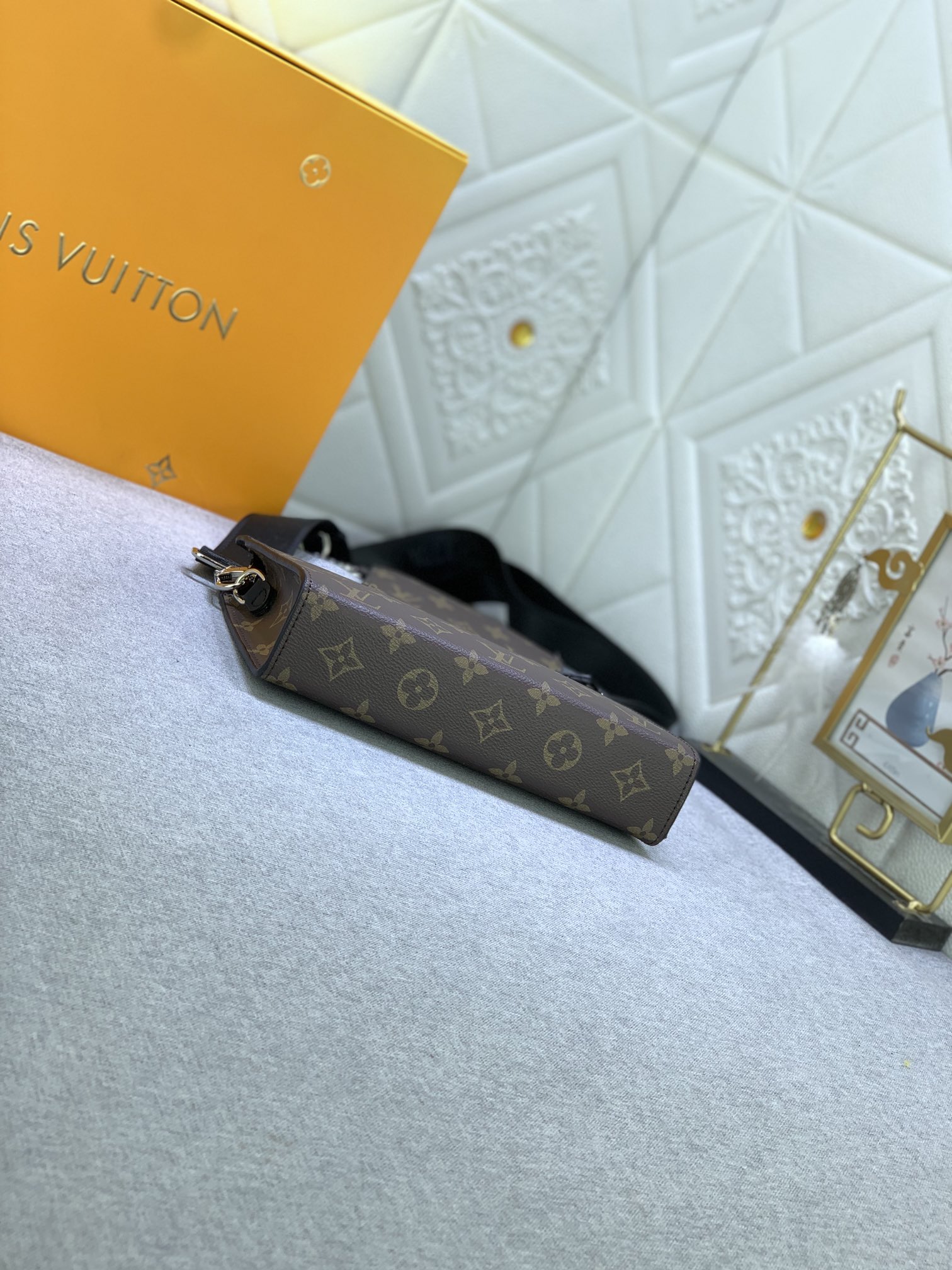 Louis Vuitton M81124 Alpha Wearable Mens Shoulder Bags Size 18*11*6cm