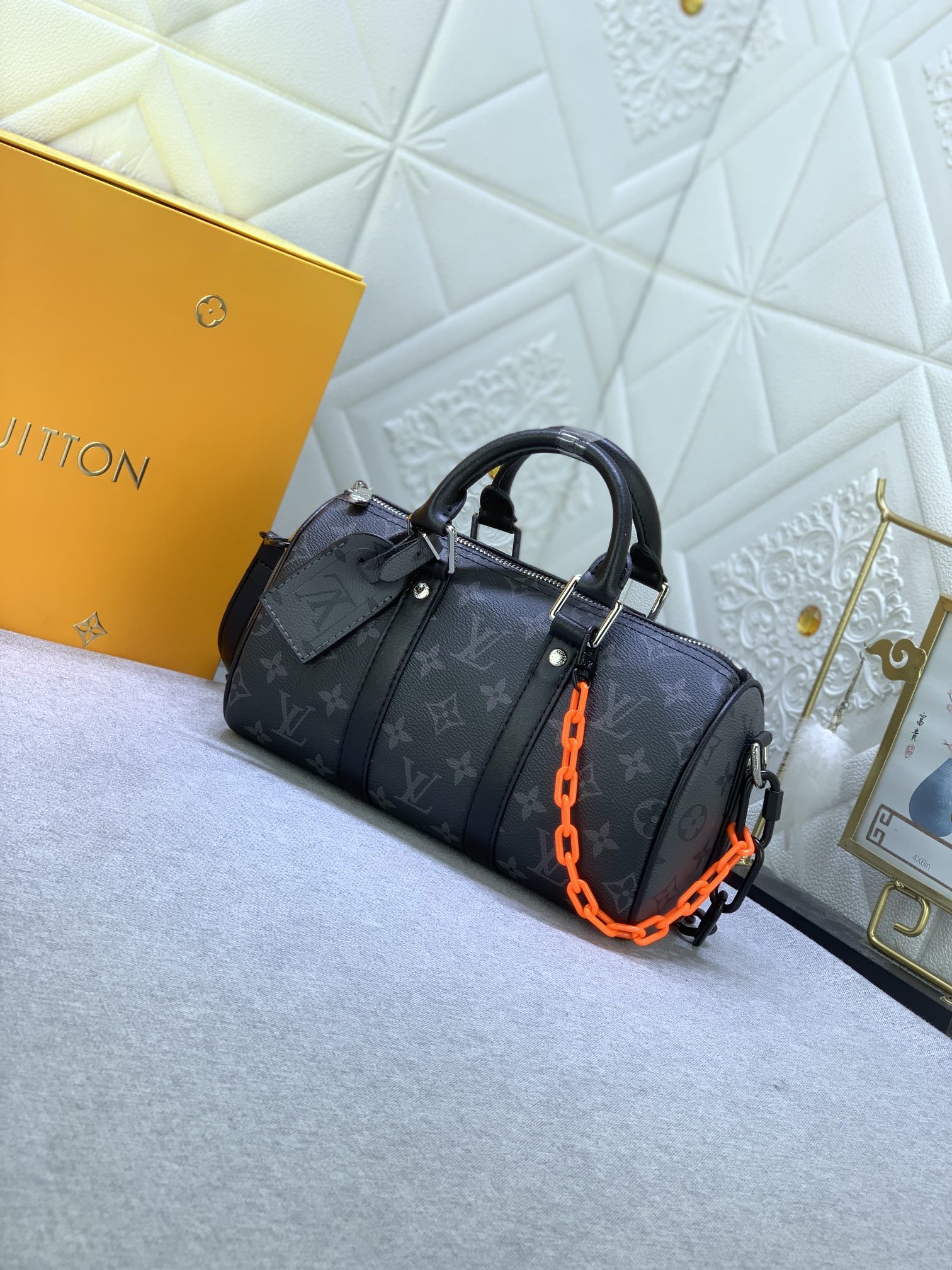 Louis Vuitton Keepall Bandoulière 25 Mens Shoulder Bags