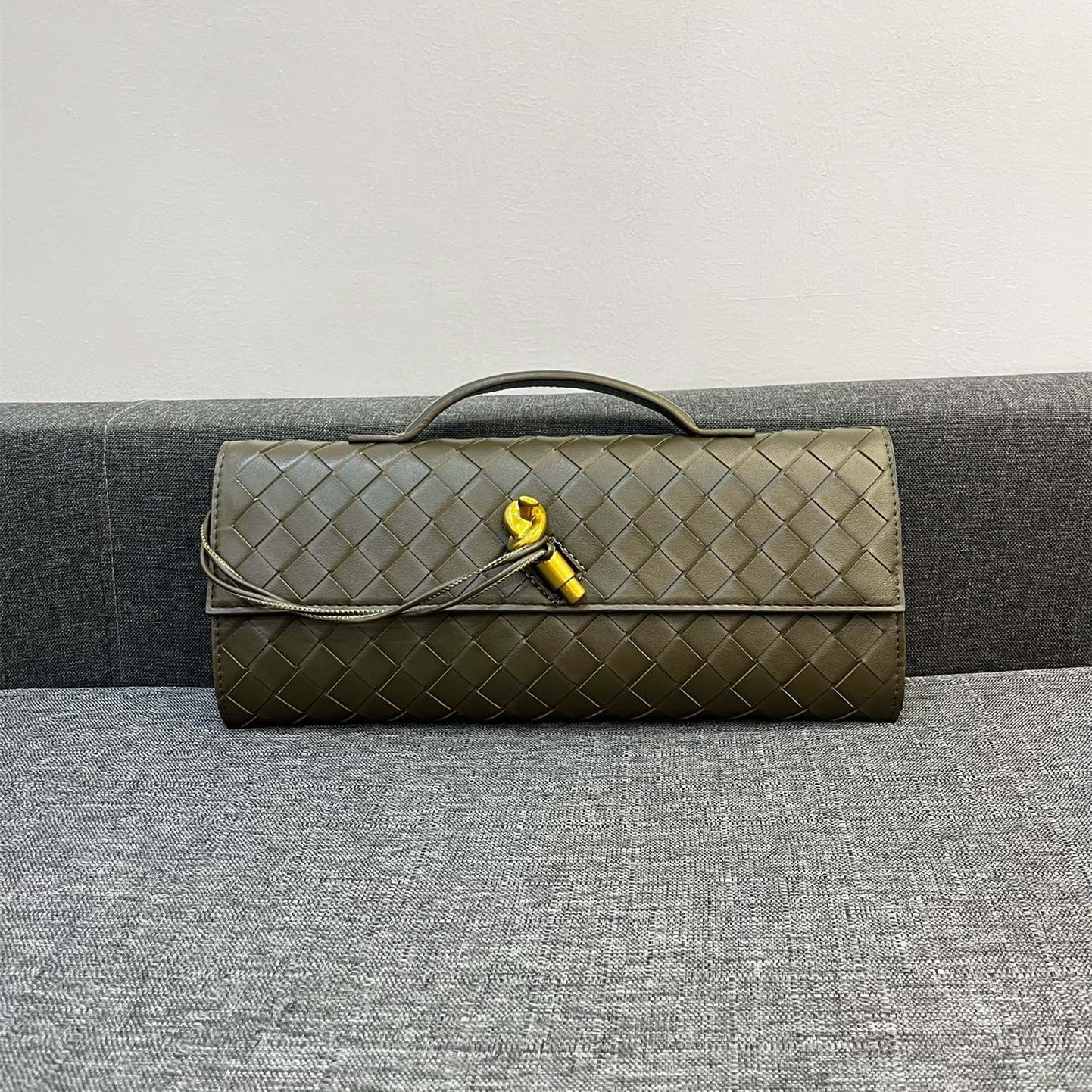 Bottega Veneta Andiamo Clutch 30*13*4cm