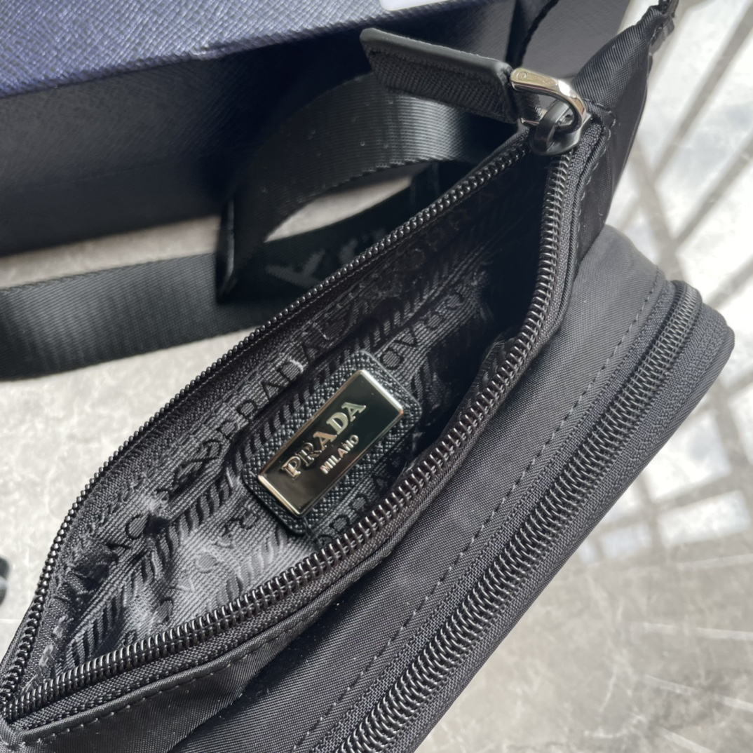 Prada 2VH128 Re-Nylon Mens Shoulder Bags Size 19*13*2.5cm