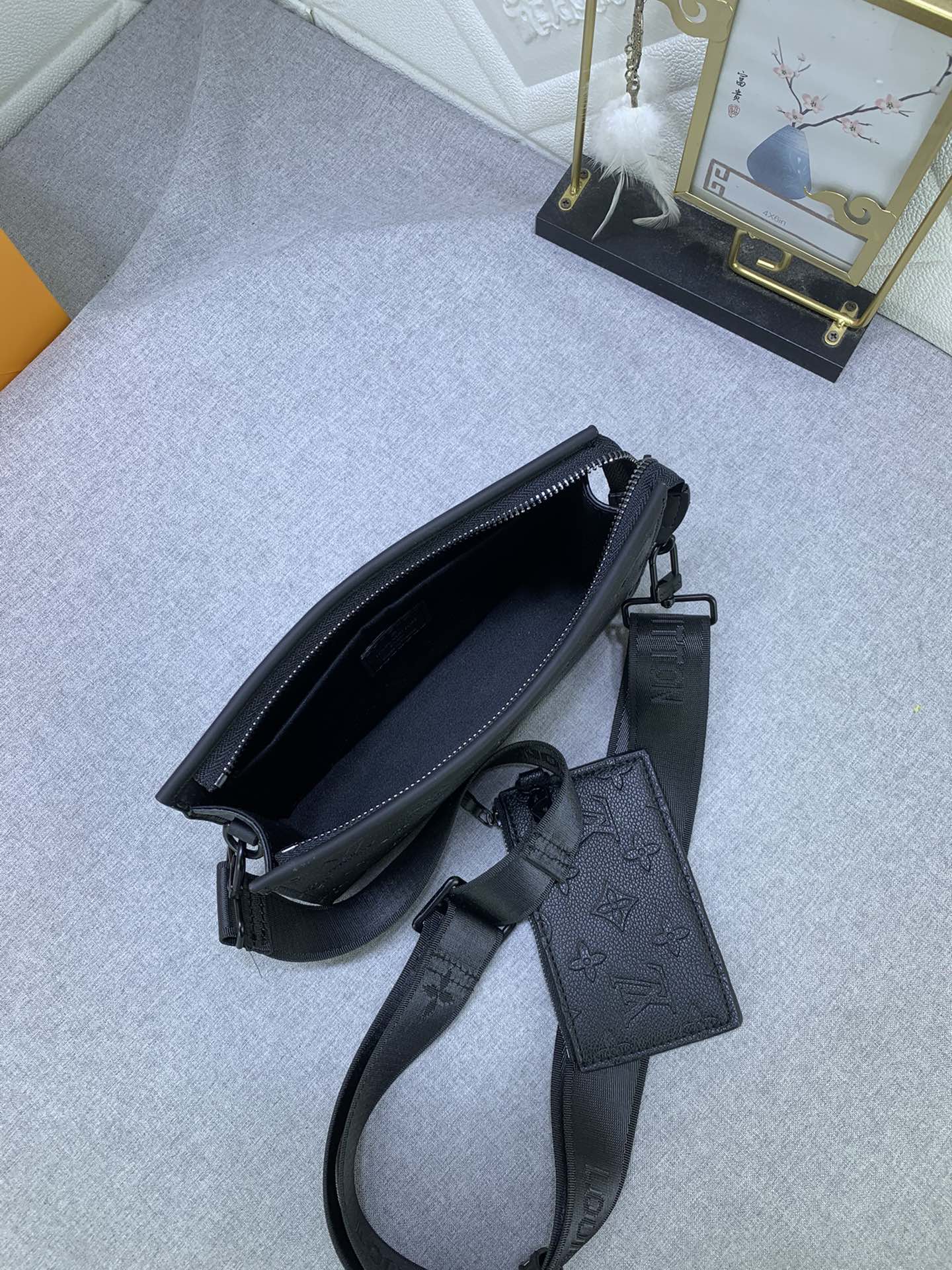 Louis Vuitton M81115 Alpha Wearable Mens Shoulder Bags Size 18*11*6cm