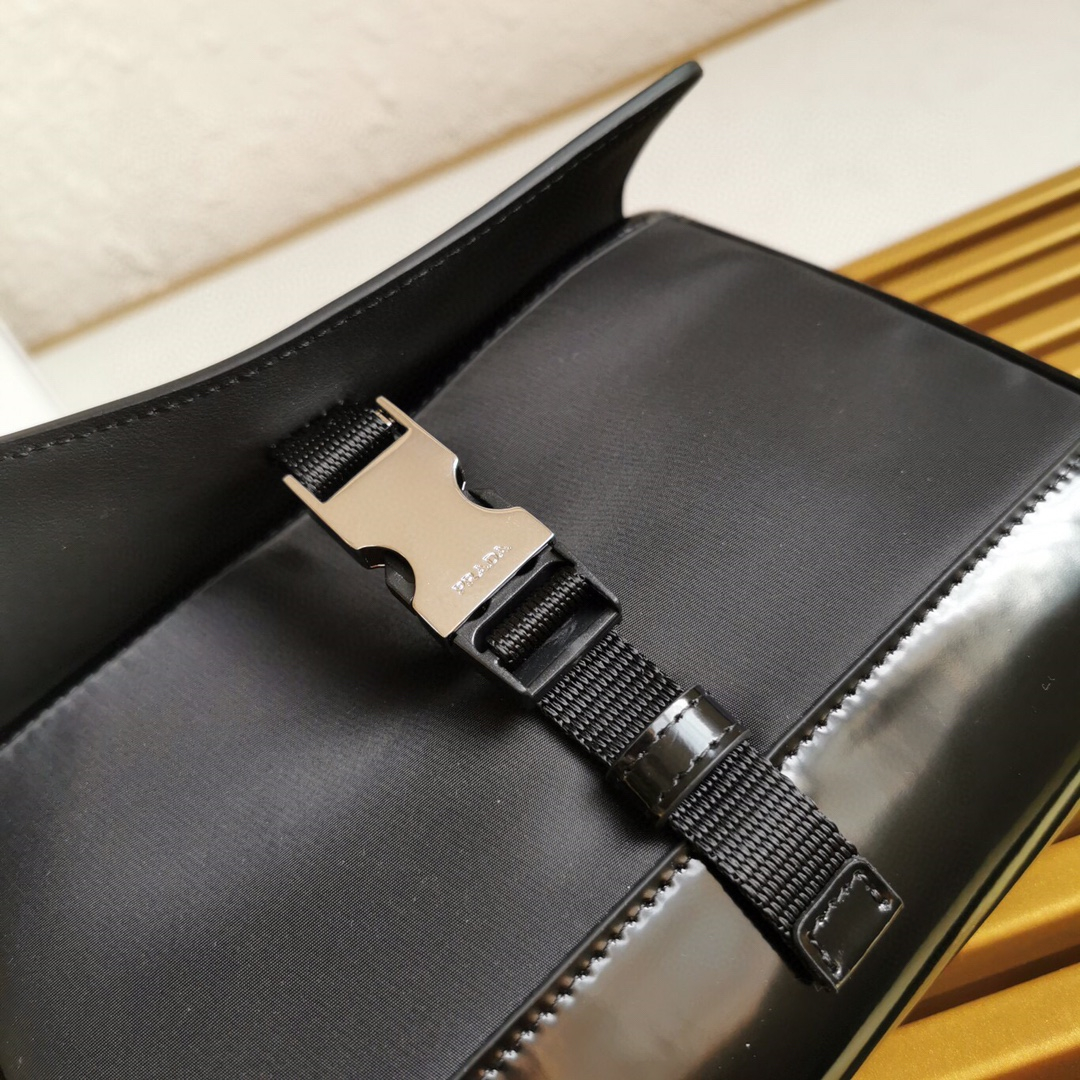 Prada 2VD044 Re-Nylon and Leather Mens Shoulder Bags Size 20*15.5*4cm