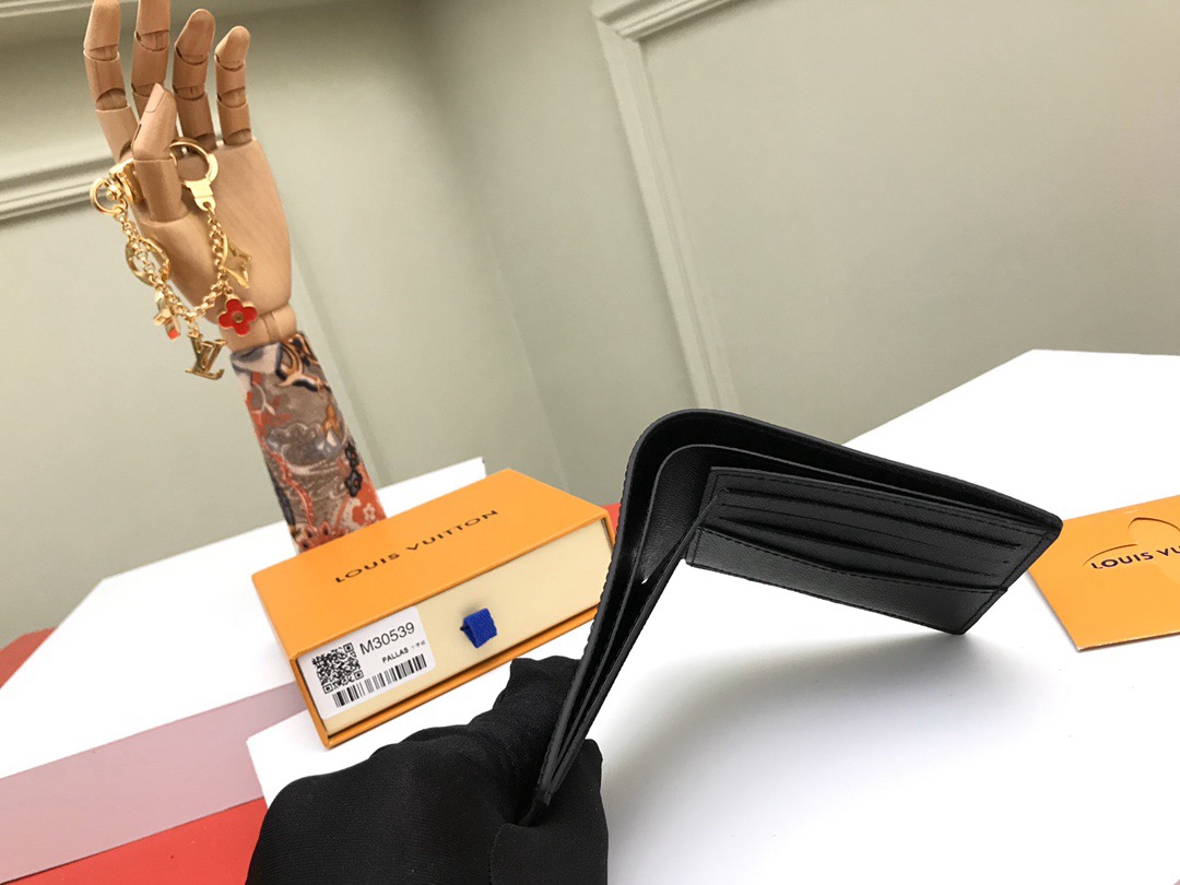 Louis Vuitton Men Wallet M30539 Size 11.9*9cm