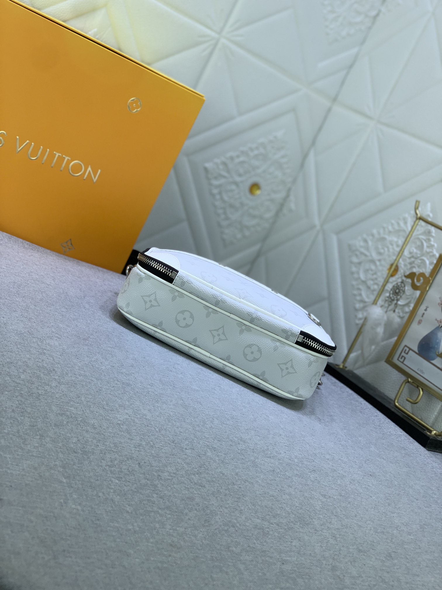 Louis Vuitton M31069 Alpha Mens Shoulder Bags Size 11*18*6cm