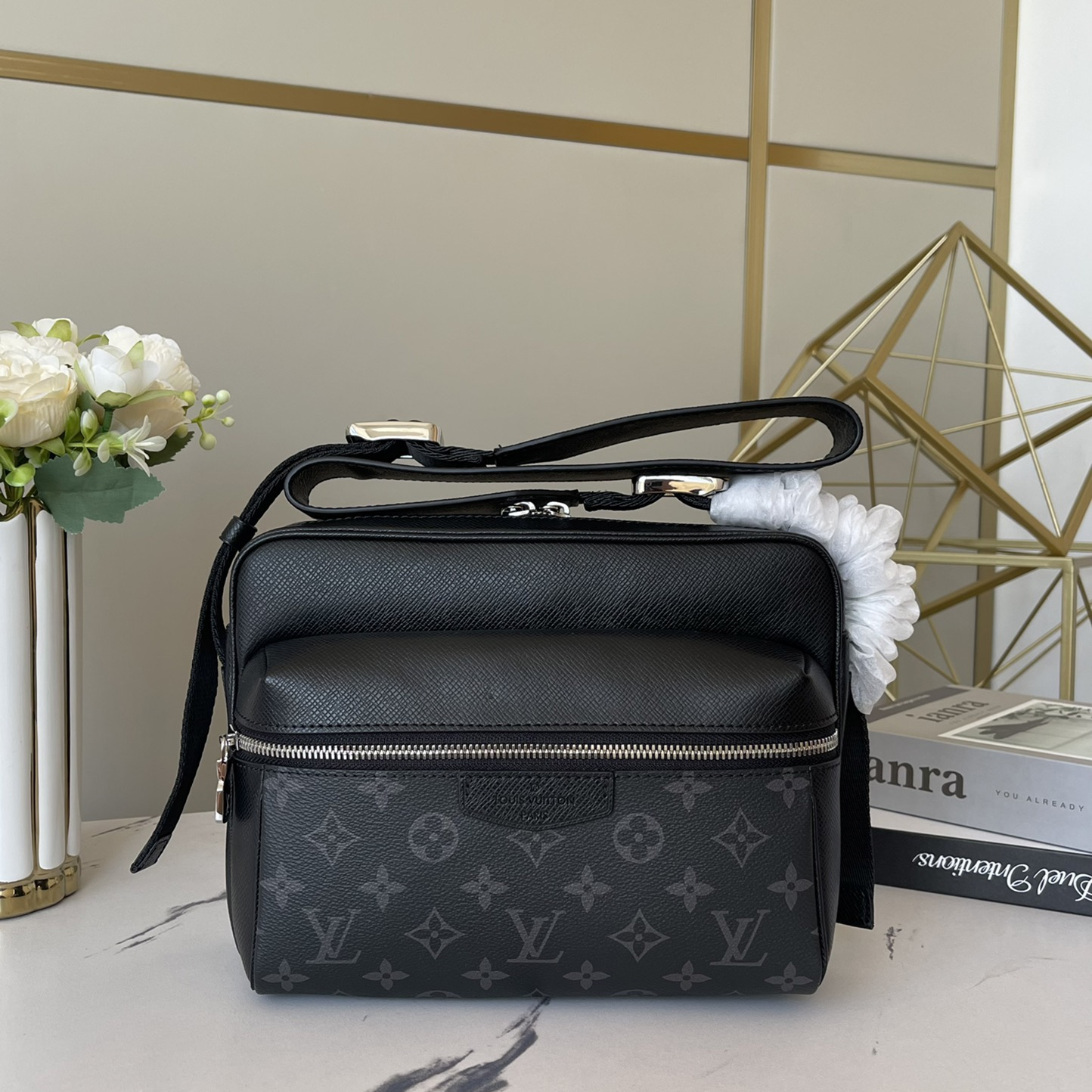 Louis Vuitton M30233 Outdoor Messenger Mens Shoulder Bags Size 29.5*20*10.5cm