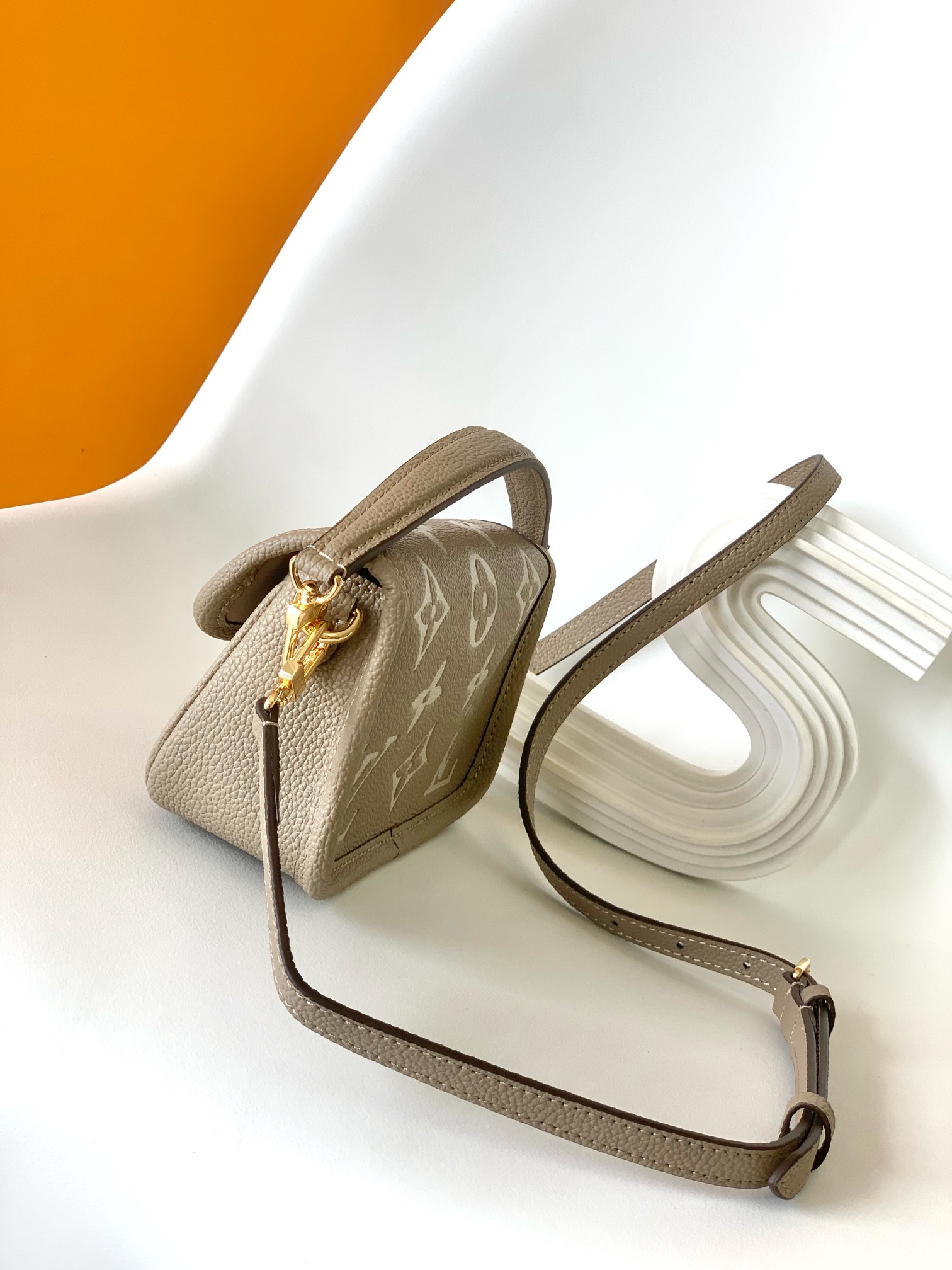 Louis Vuitton M83300 Nano Diane Women Shoulder Bags Size 19*10.5*6cm