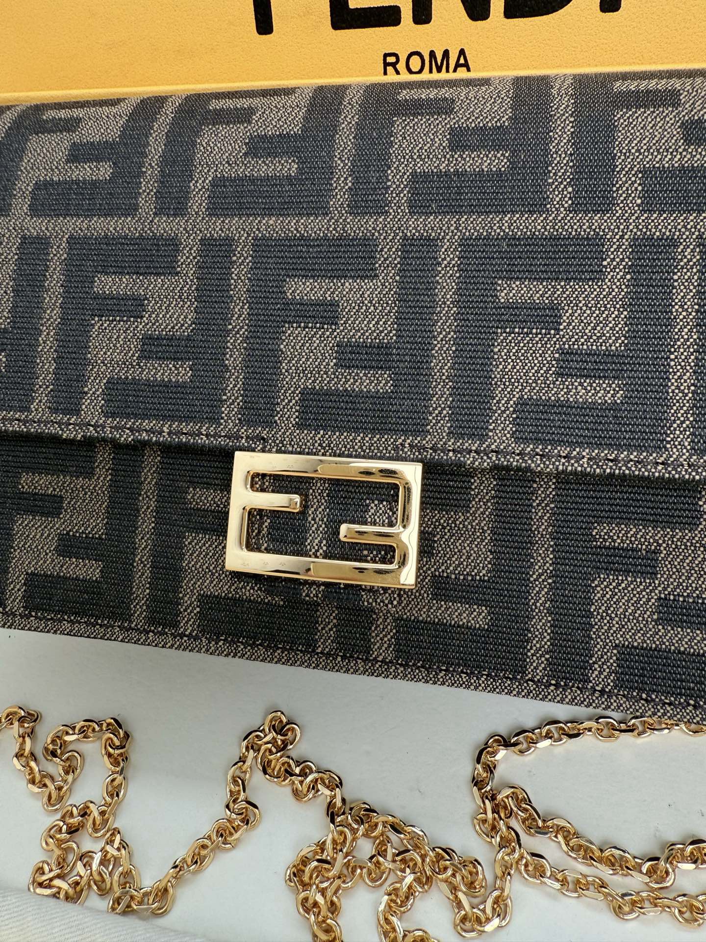 Fendi Women Shoulder Bags Size 21*11*5cm