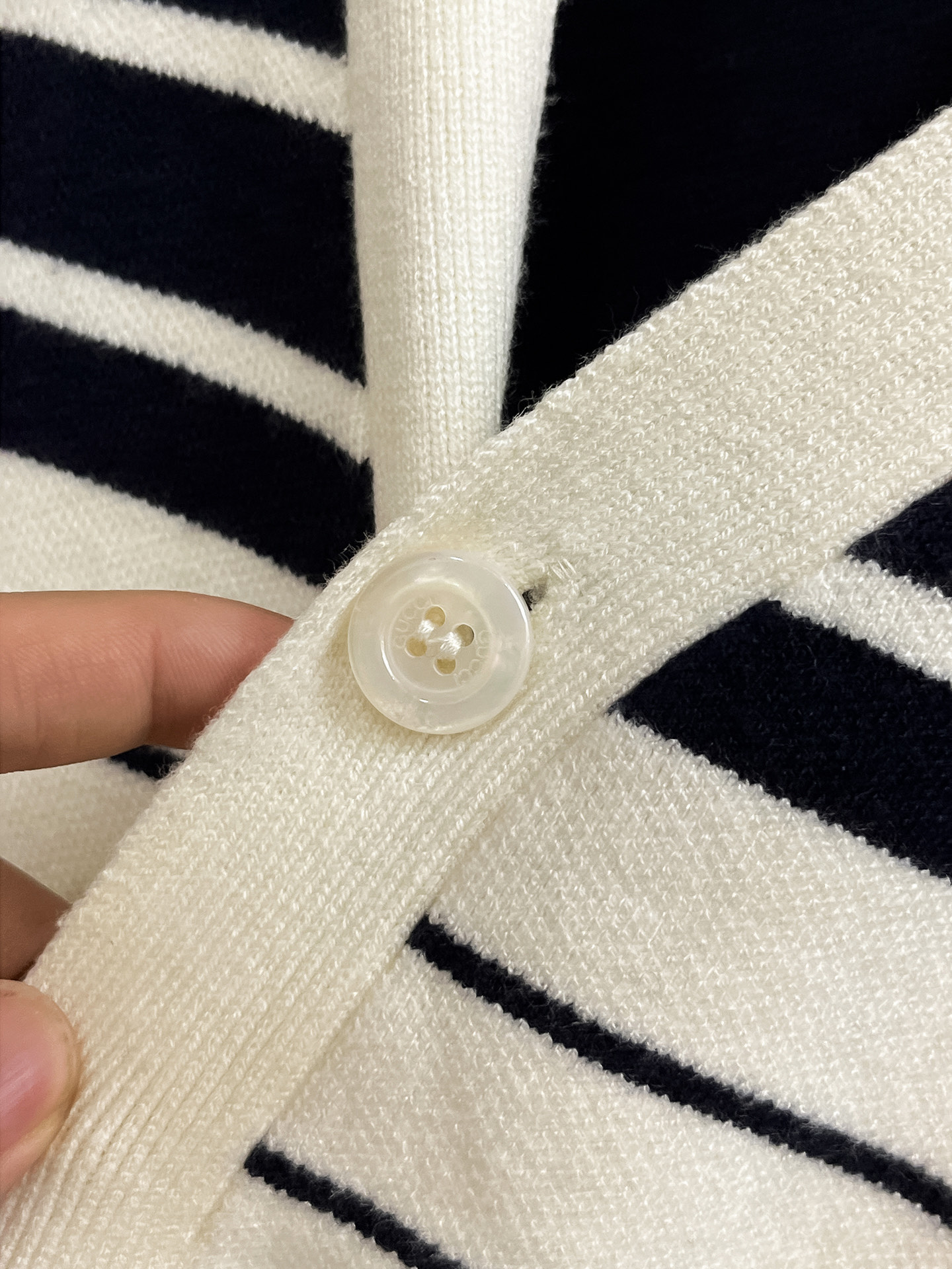 Gucci Unisex Cardigan Sweatshirt Size M-XXXL