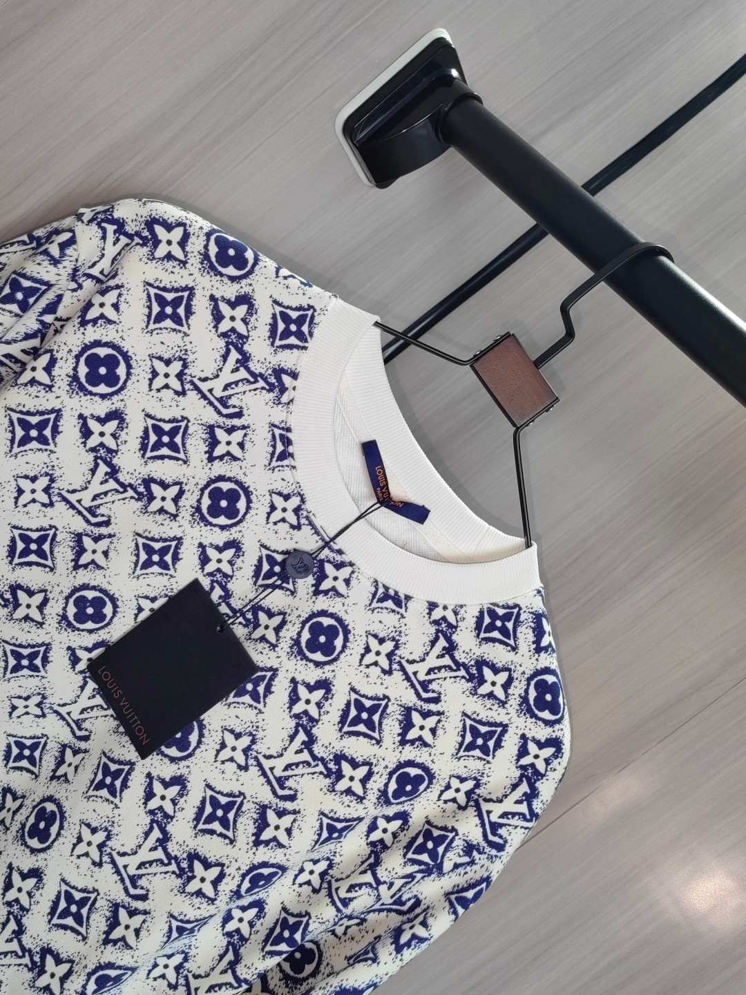 Louis Vuitton Unisex Sweatshirt Size S-XL