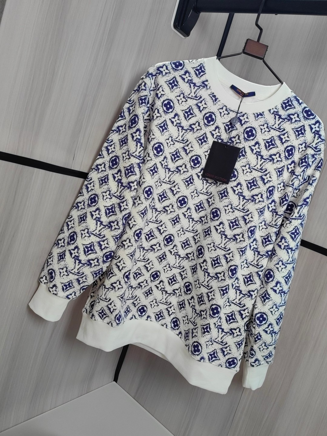 Louis Vuitton Unisex Sweatshirt Size S-XL