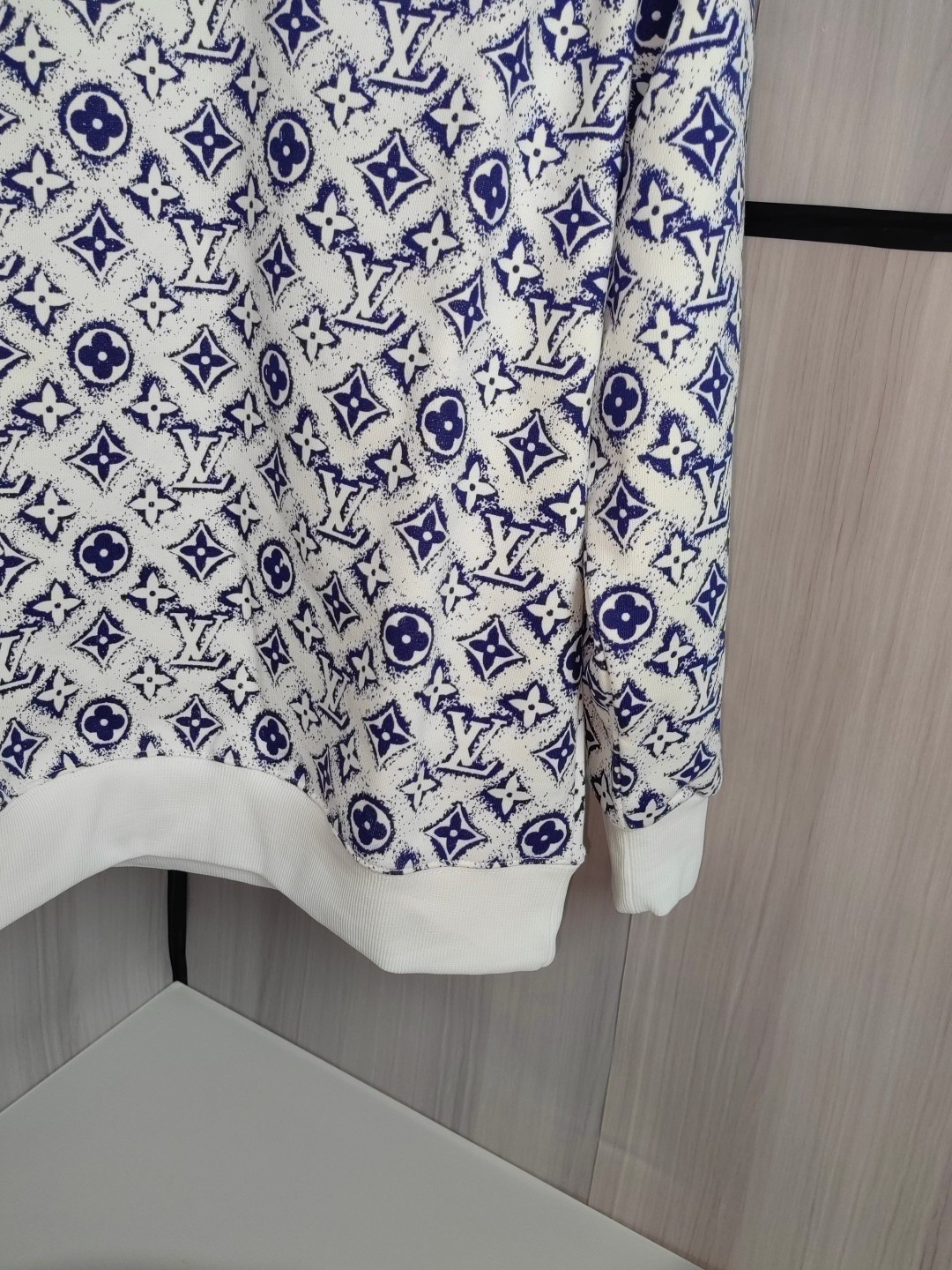 Louis Vuitton Unisex Sweatshirt Size S-XL