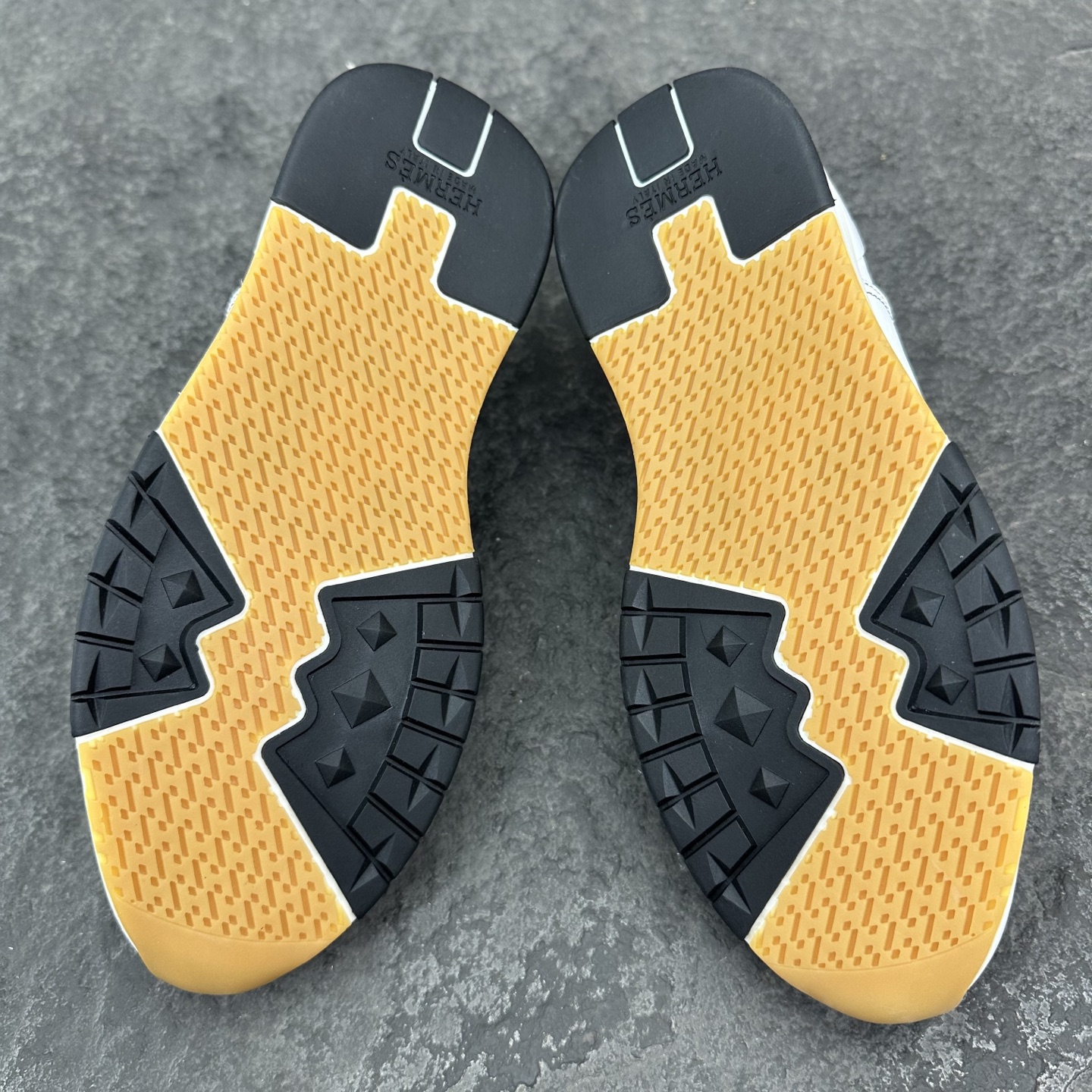 Hermes 25ss Trail Sneaker Size 39-46