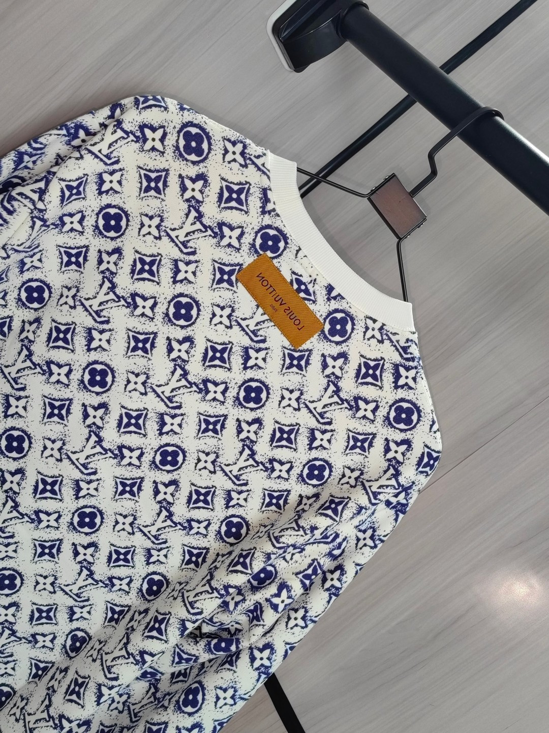 Louis Vuitton Unisex Sweatshirt Size S-XL