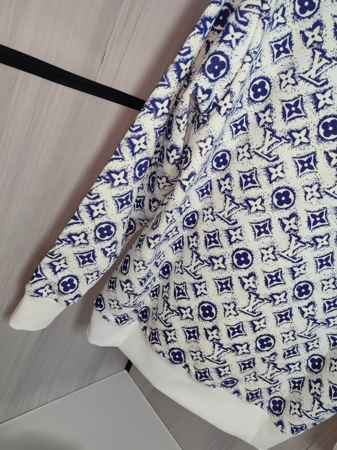 Louis Vuitton Unisex Sweatshirt Size S-XL