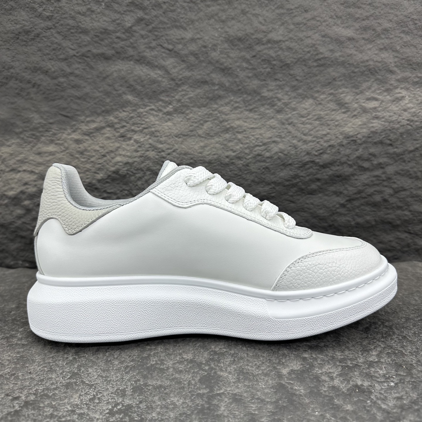 Alexander McQueen 25ss Sneaker Size 36-46