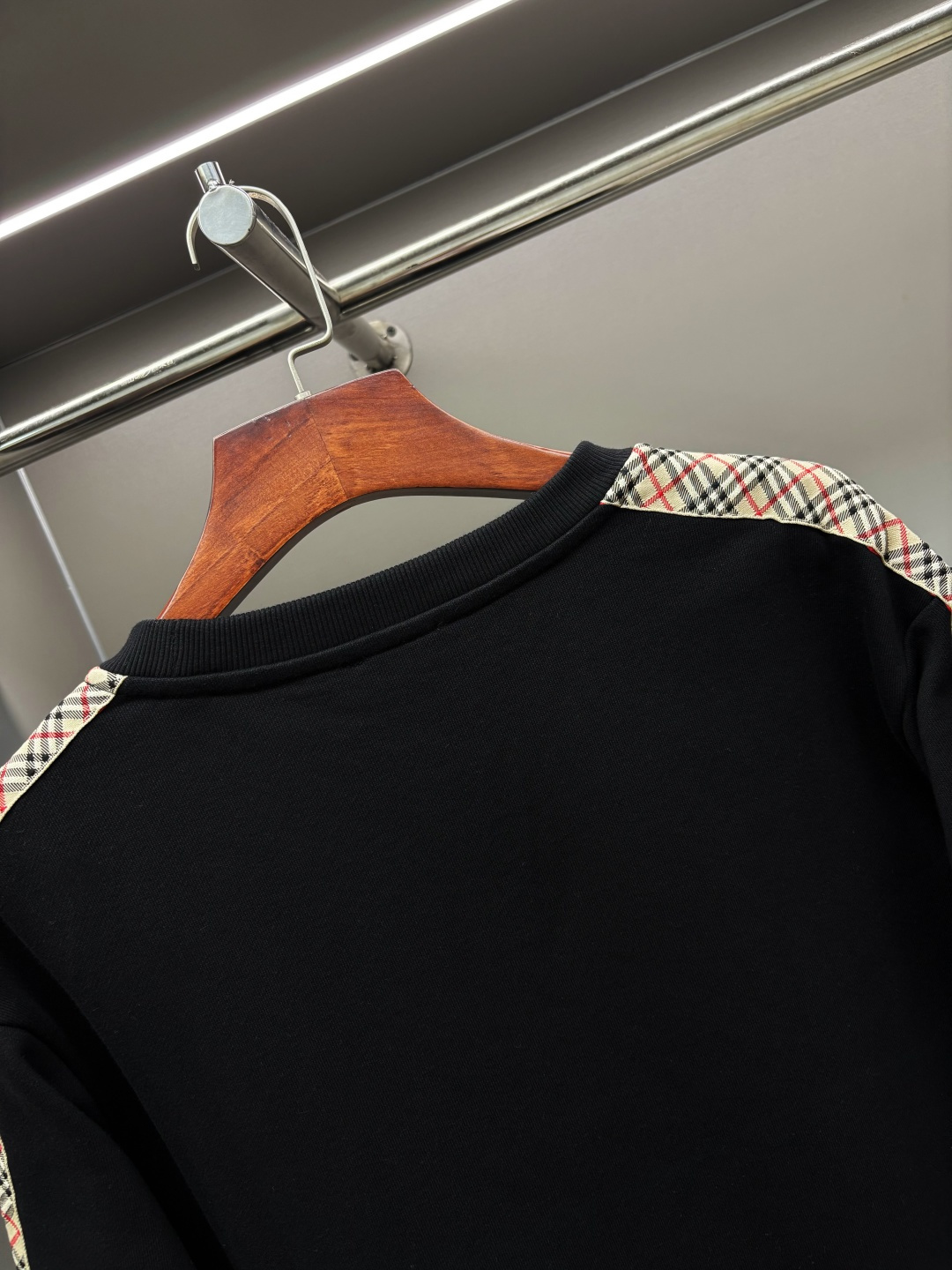 Burberry Unisex Sweatshirt Size S-XXL