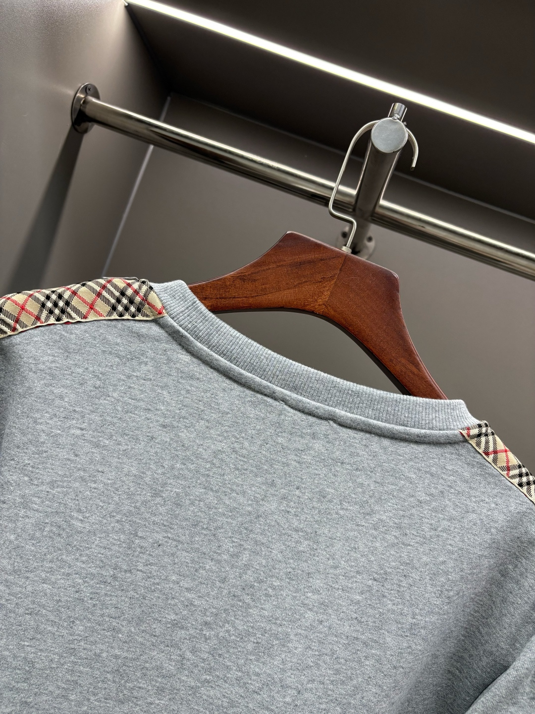 Burberry Unisex Sweatshirt Size S-XXL