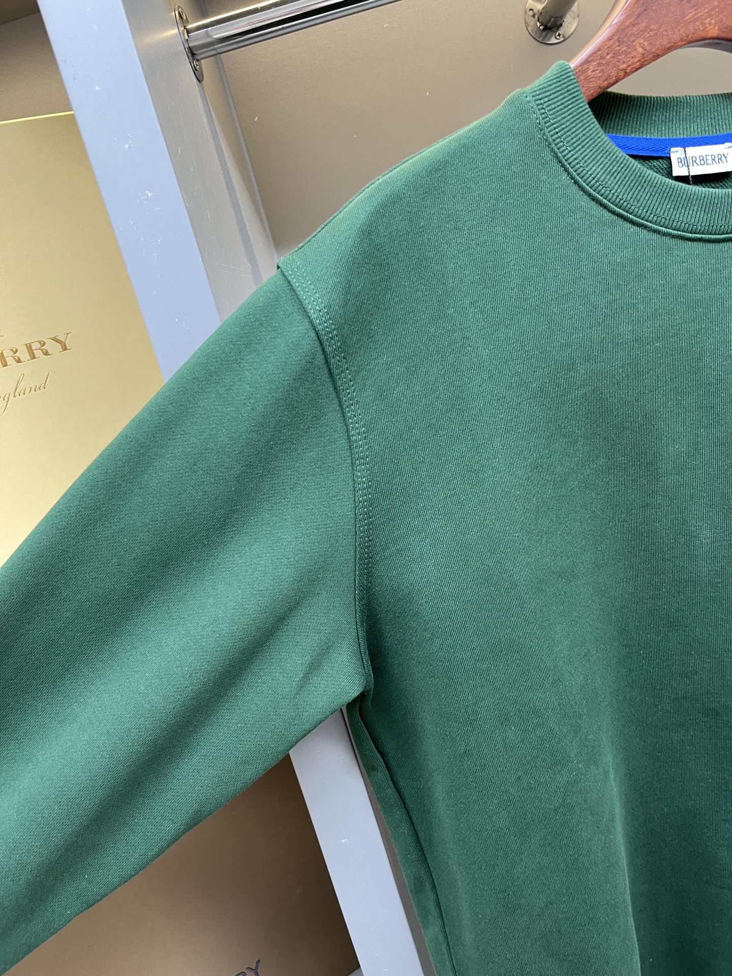 Burberry Unisex Sweatshirt Size S-XXL