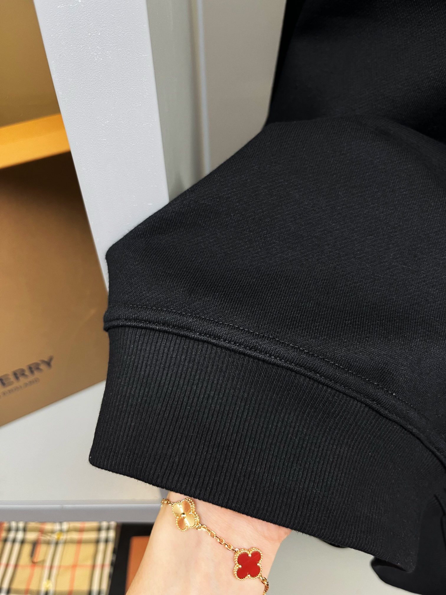 Burberry Unisex Sweatshirt Size S-XXL