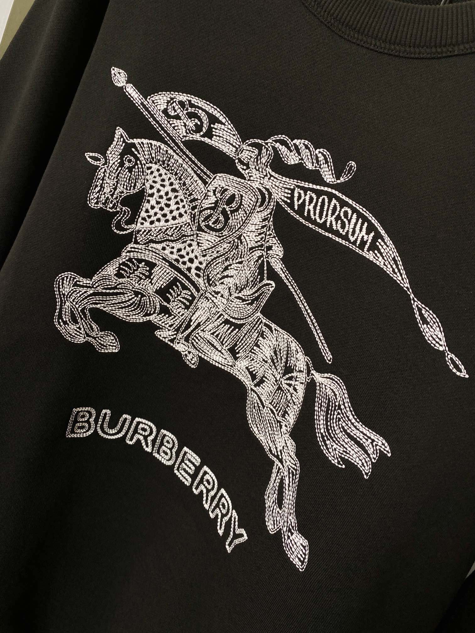 Burberry Unisex Sweatshirt Size S-XXL