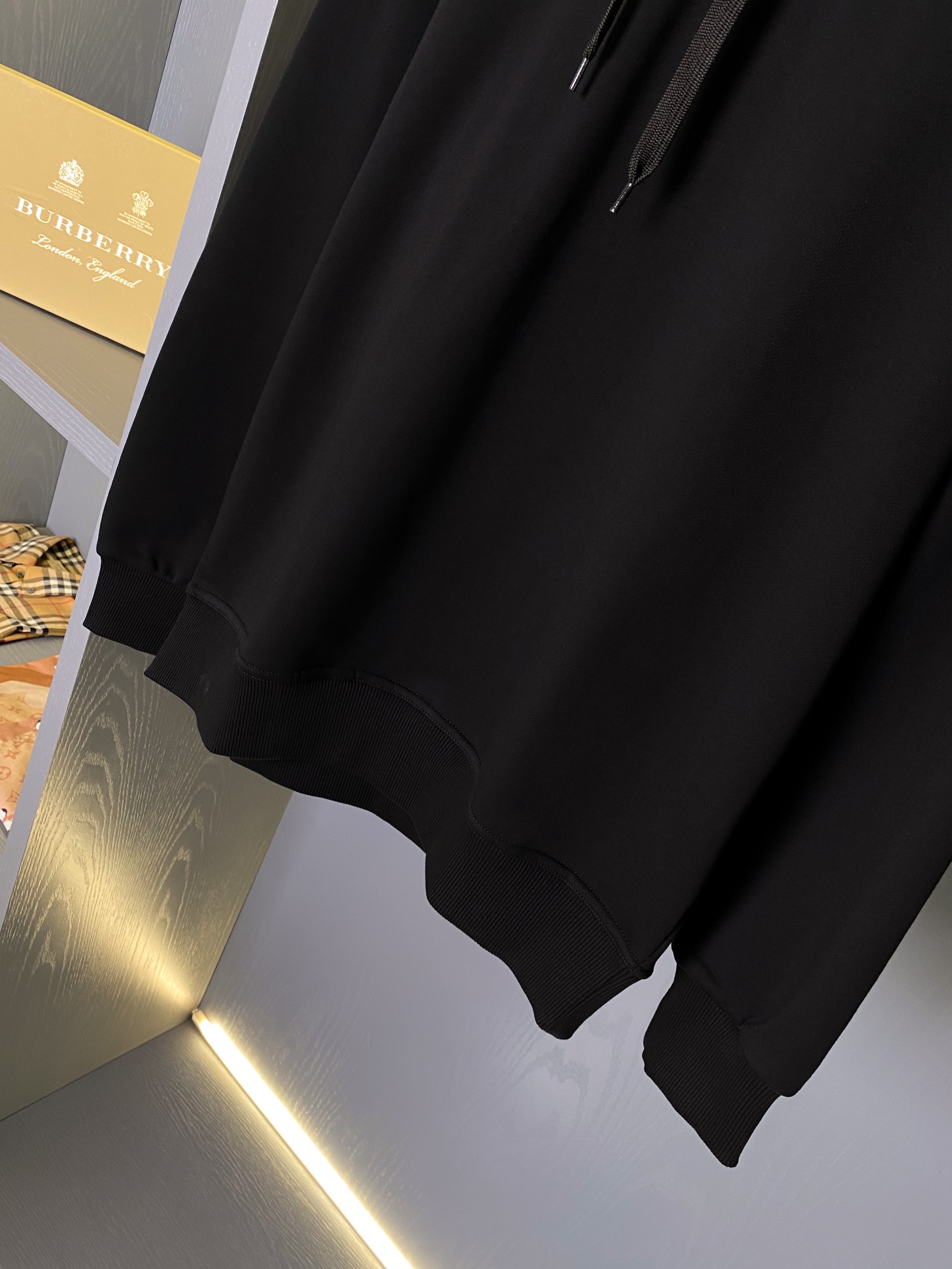 Burberry Unisex Sweatshirt Size S-XXL