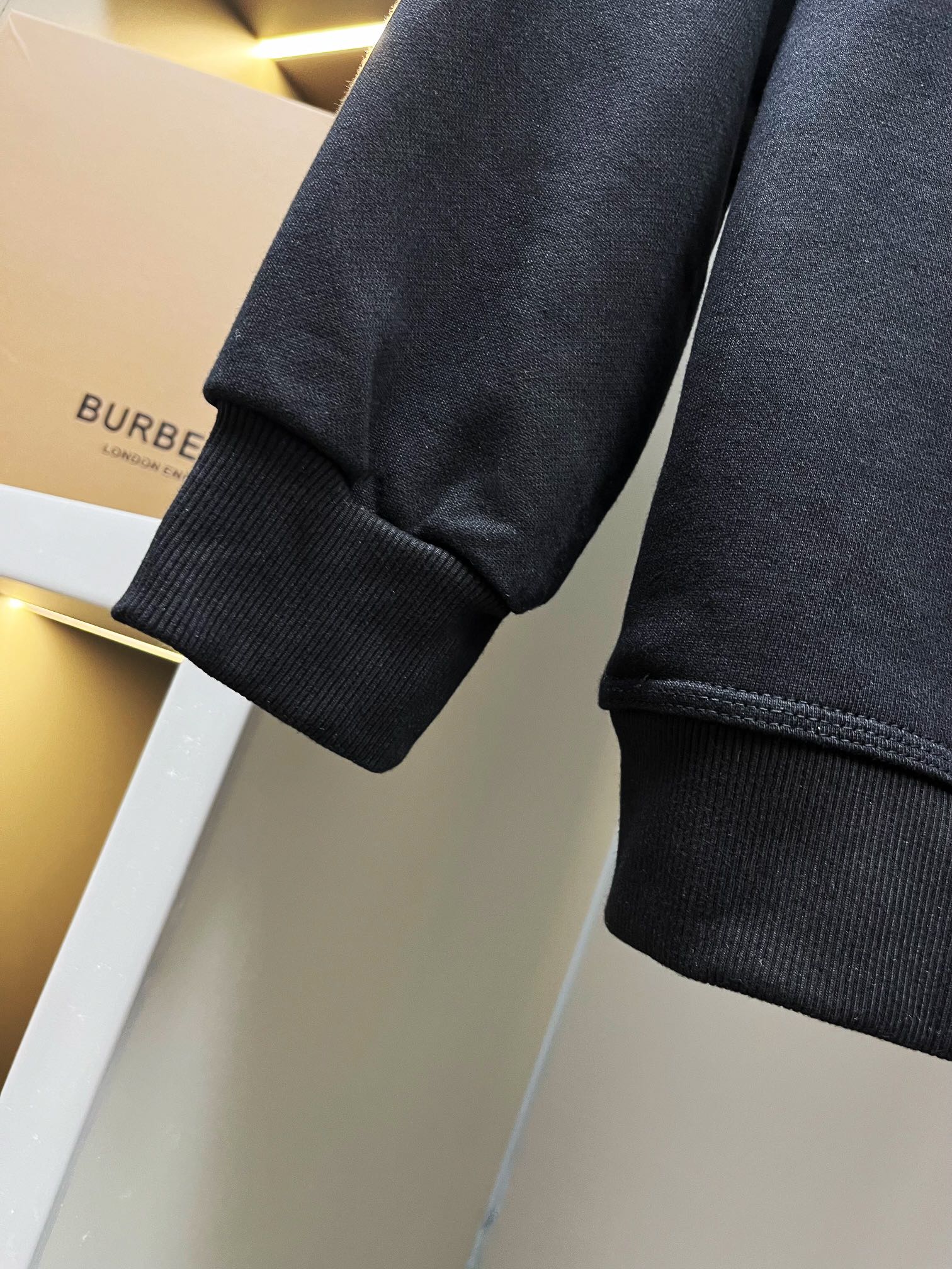 Burberry Unisex Sweatshirt Size S-XXL