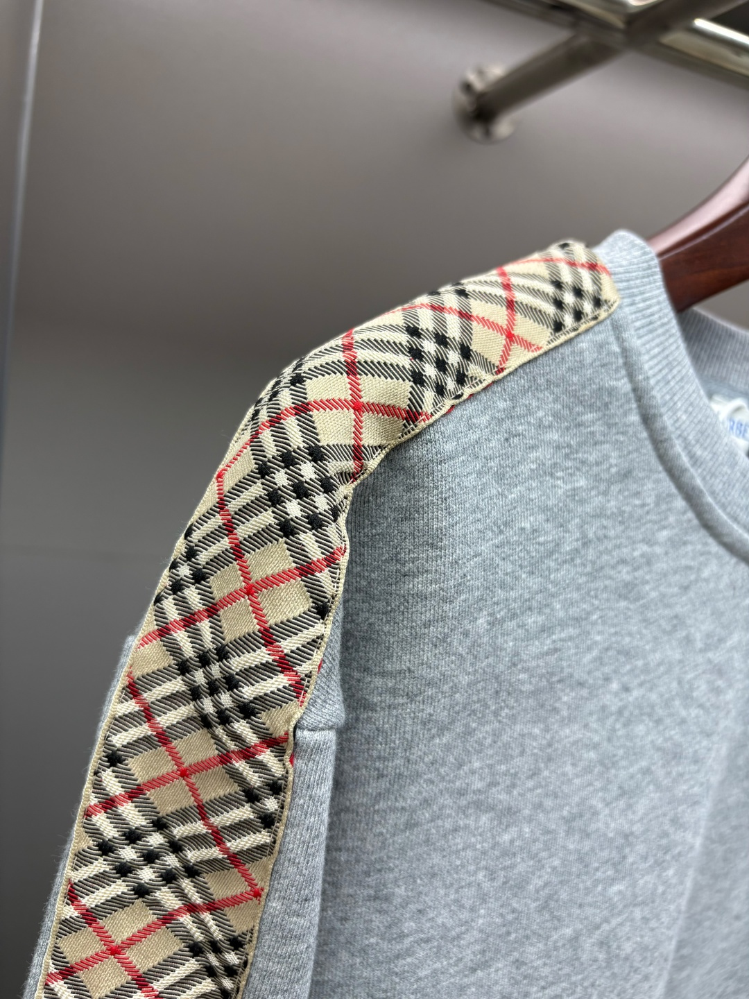 Burberry Unisex Sweatshirt Size S-XXL