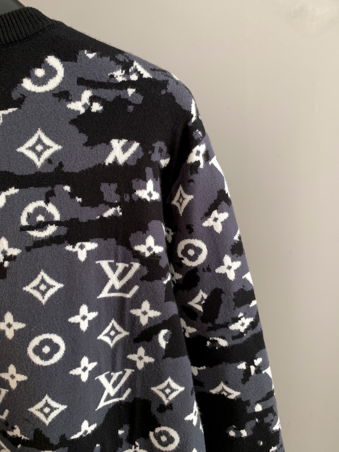 Louis Vuitton Unisex Sweatshirt Size S-XXL