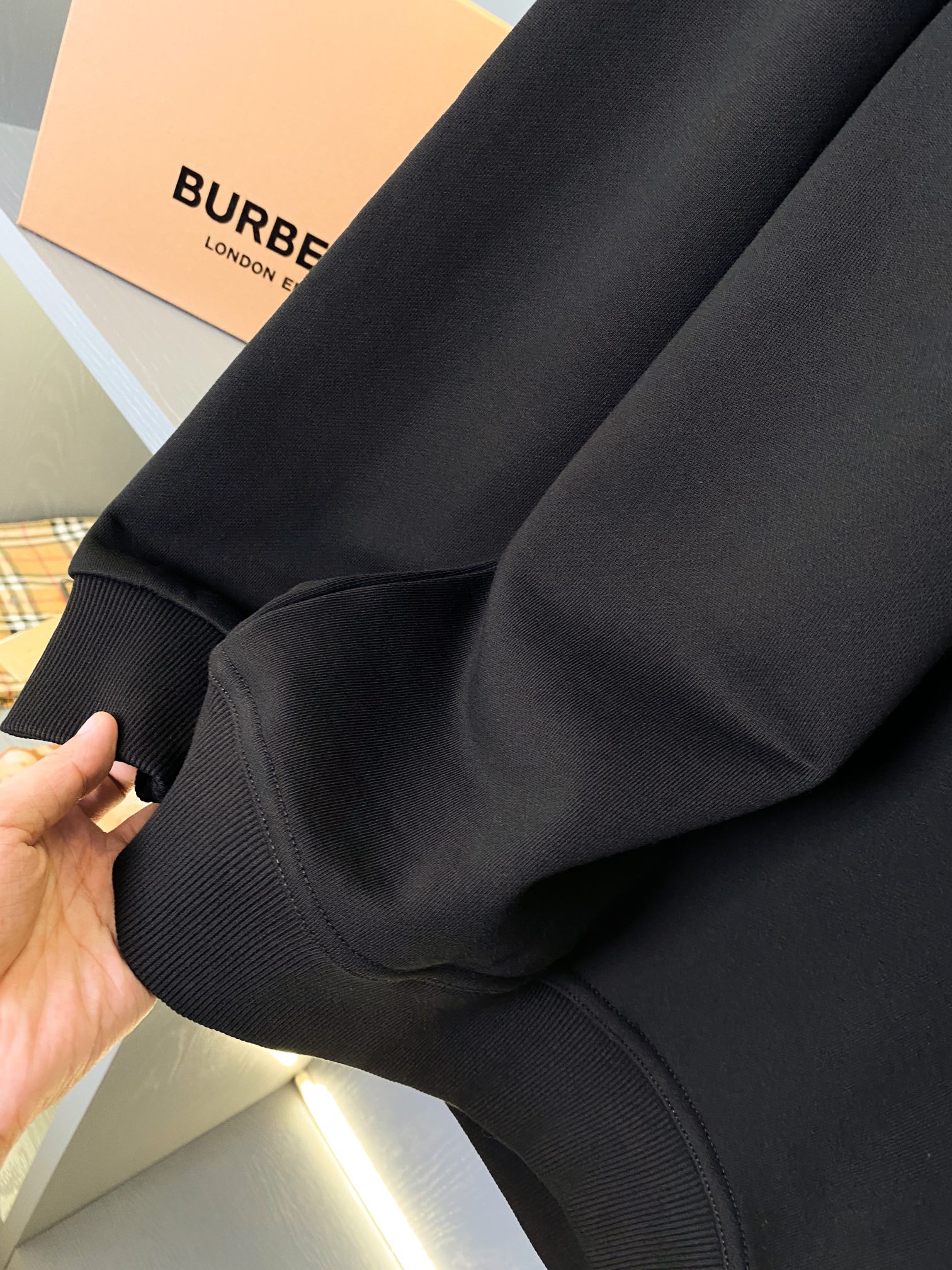 Burberry Unisex Sweatshirt Size S-XXL