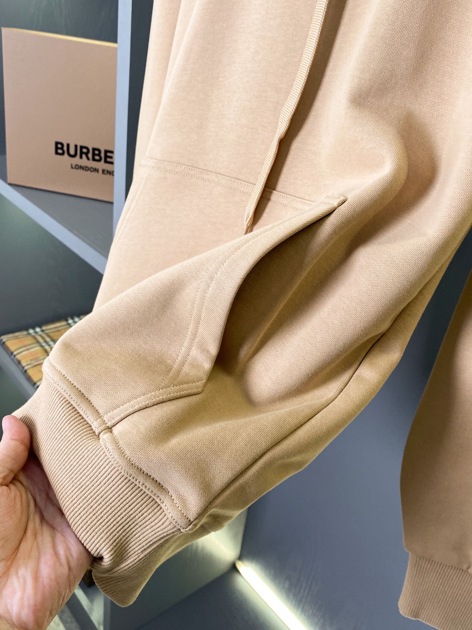 Burberry Unisex Sweatshirt Size S-XXL