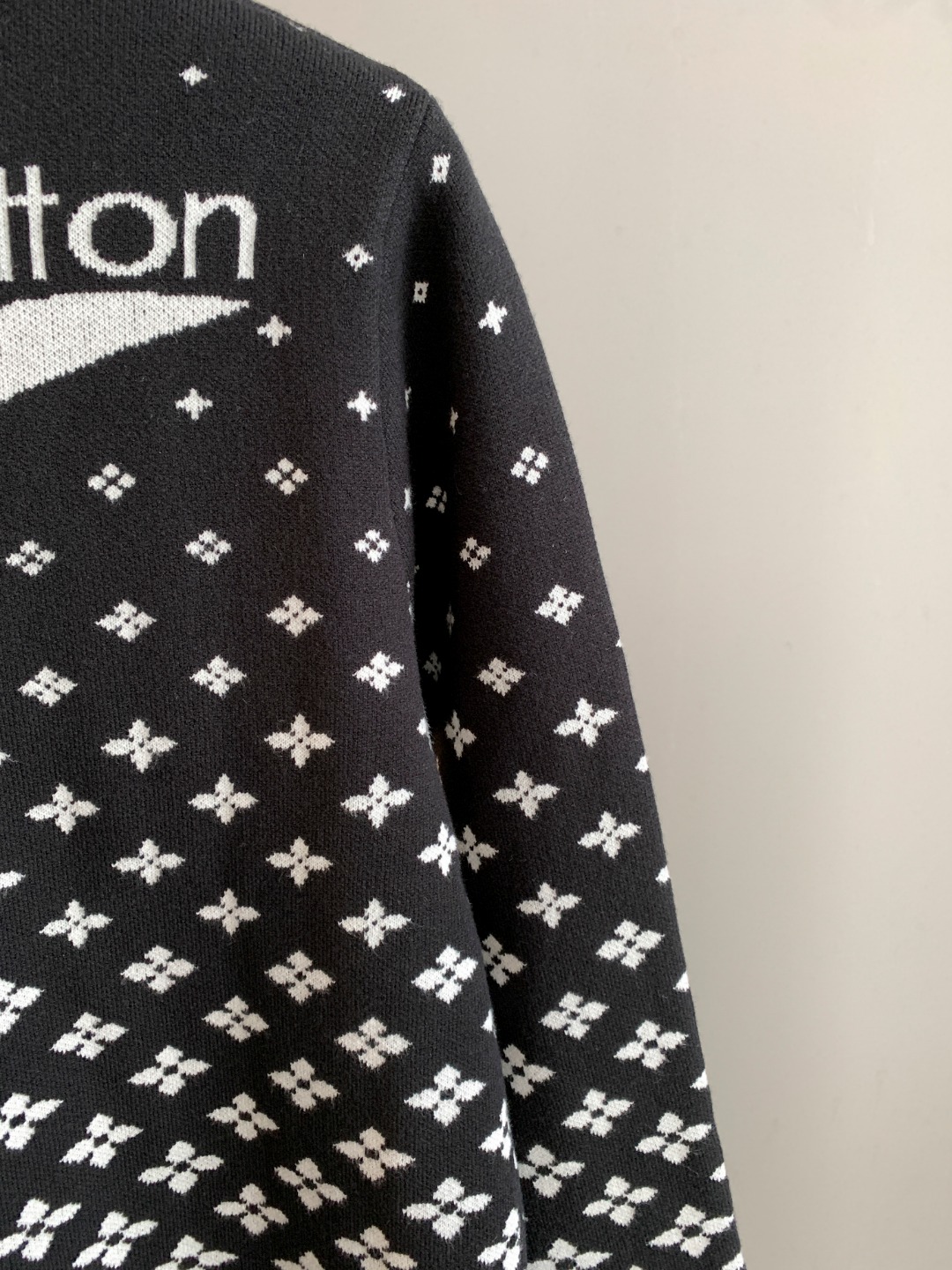 Louis Vuitton Unisex Sweatshirt Size S-XXL