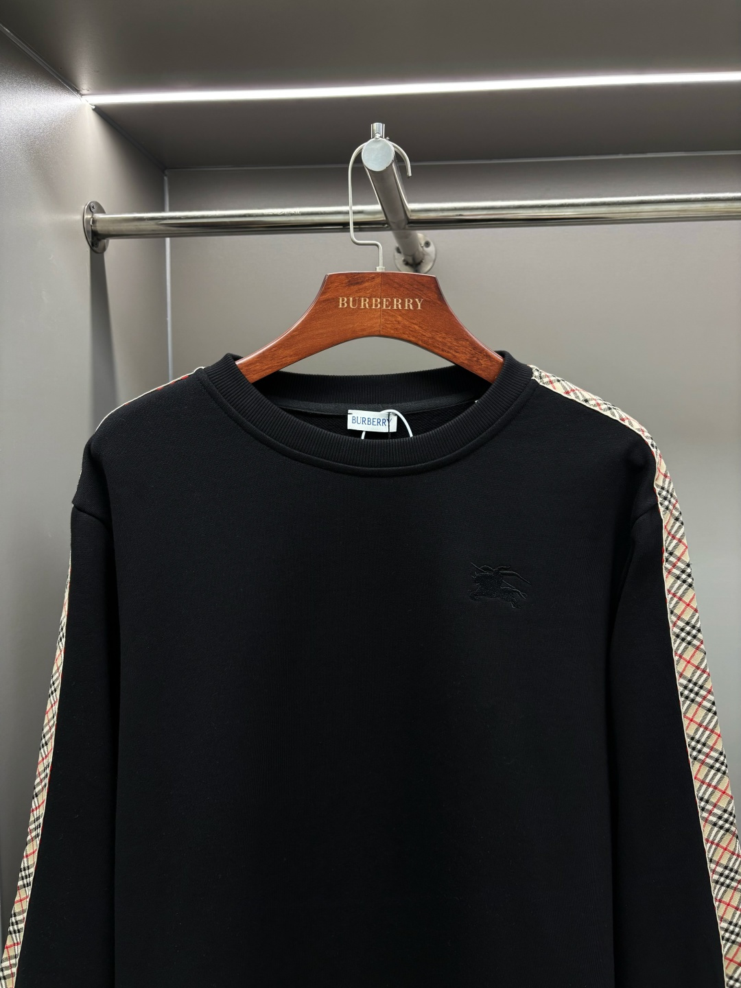 Burberry Unisex Sweatshirt Size S-XXL