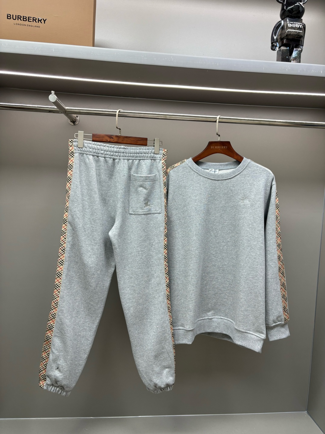 Burberry Unisex Sweatshirt Size S-XXL