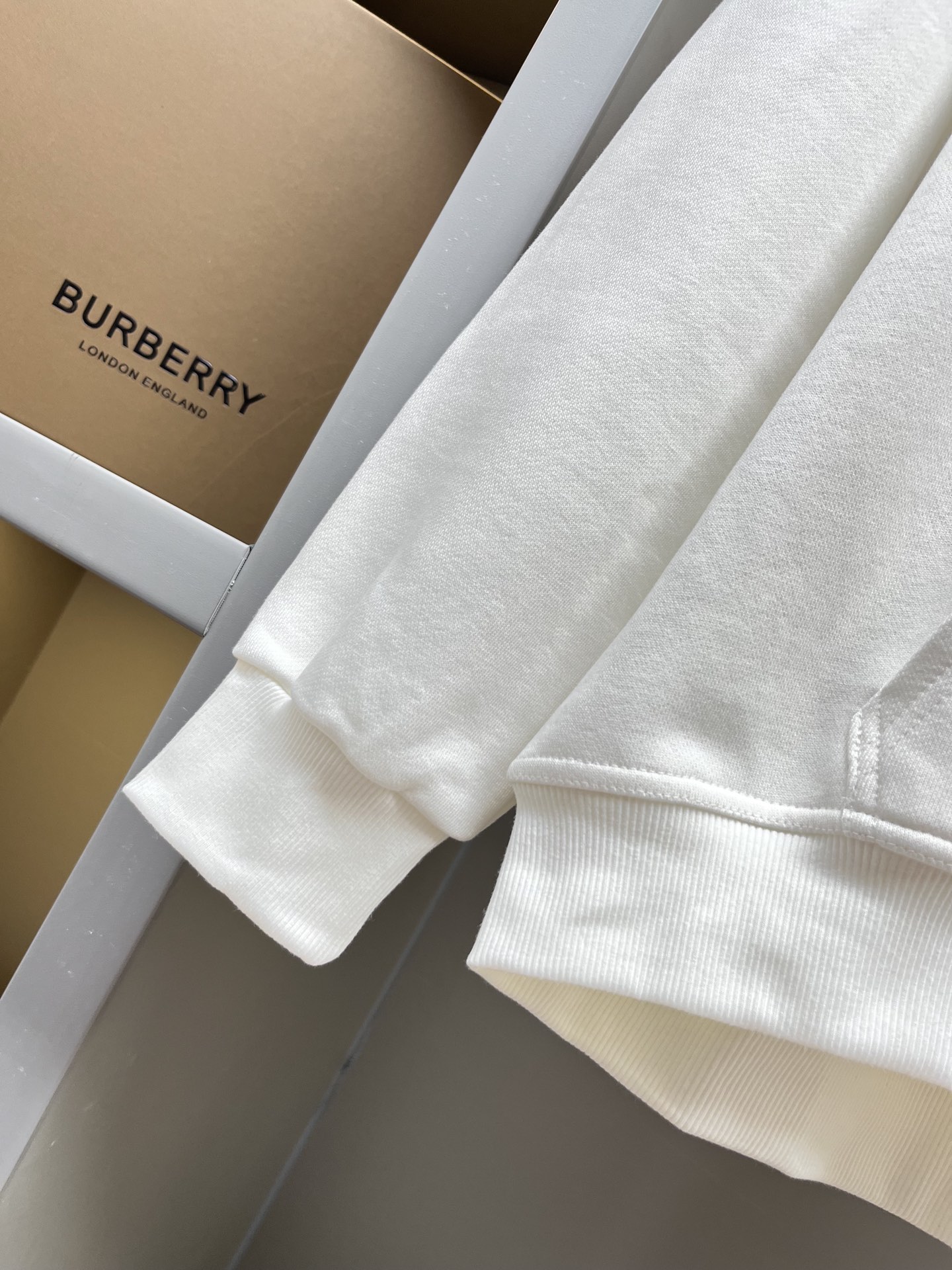 Burberry Unisex Sweatshirt Size S-XXL