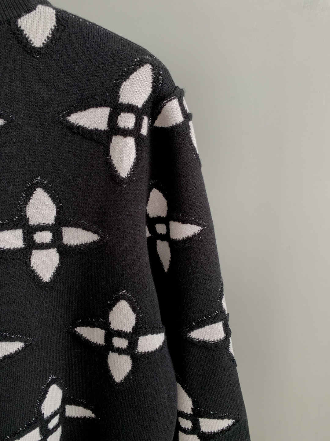 Louis Vuitton Unisex Sweatshirt Size S-XXL