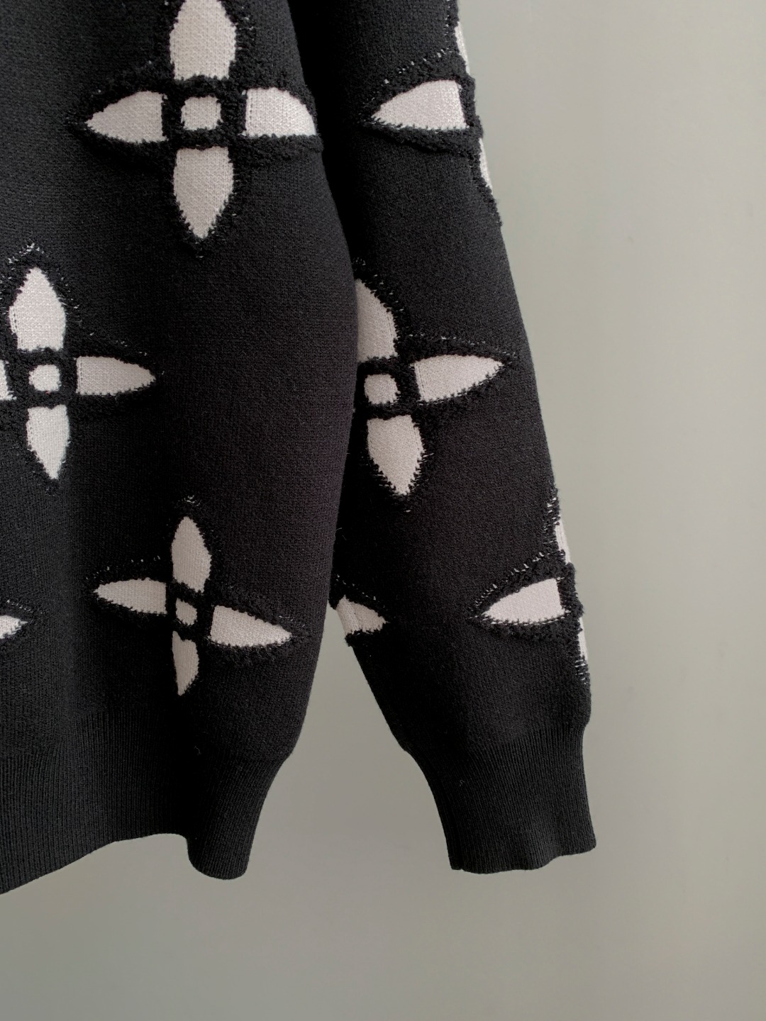 Louis Vuitton Unisex Sweatshirt Size S-XXL