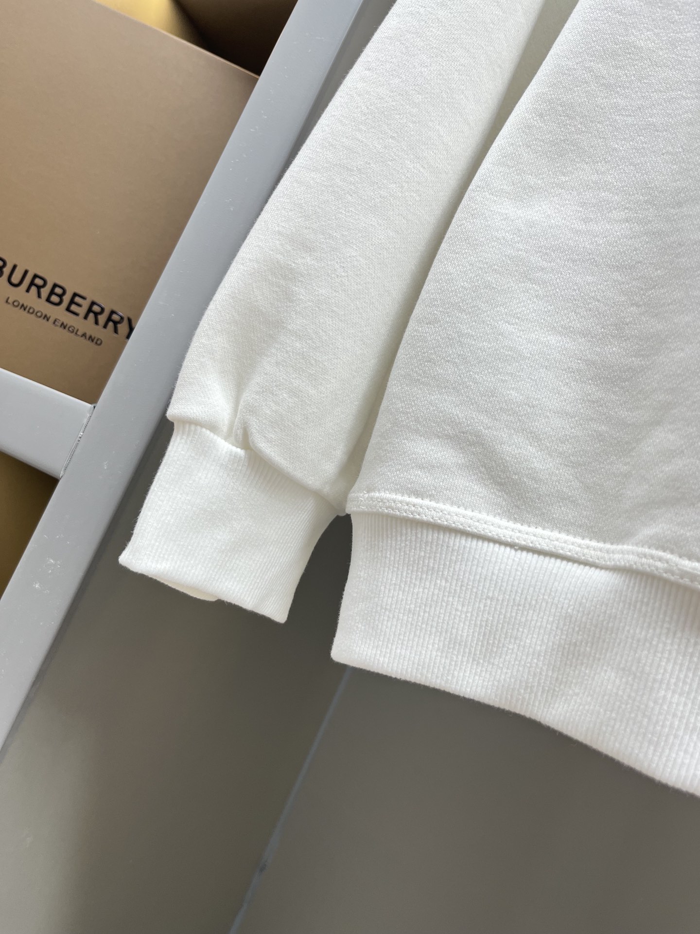 Burberry Unisex Sweatshirt Size S-XXL