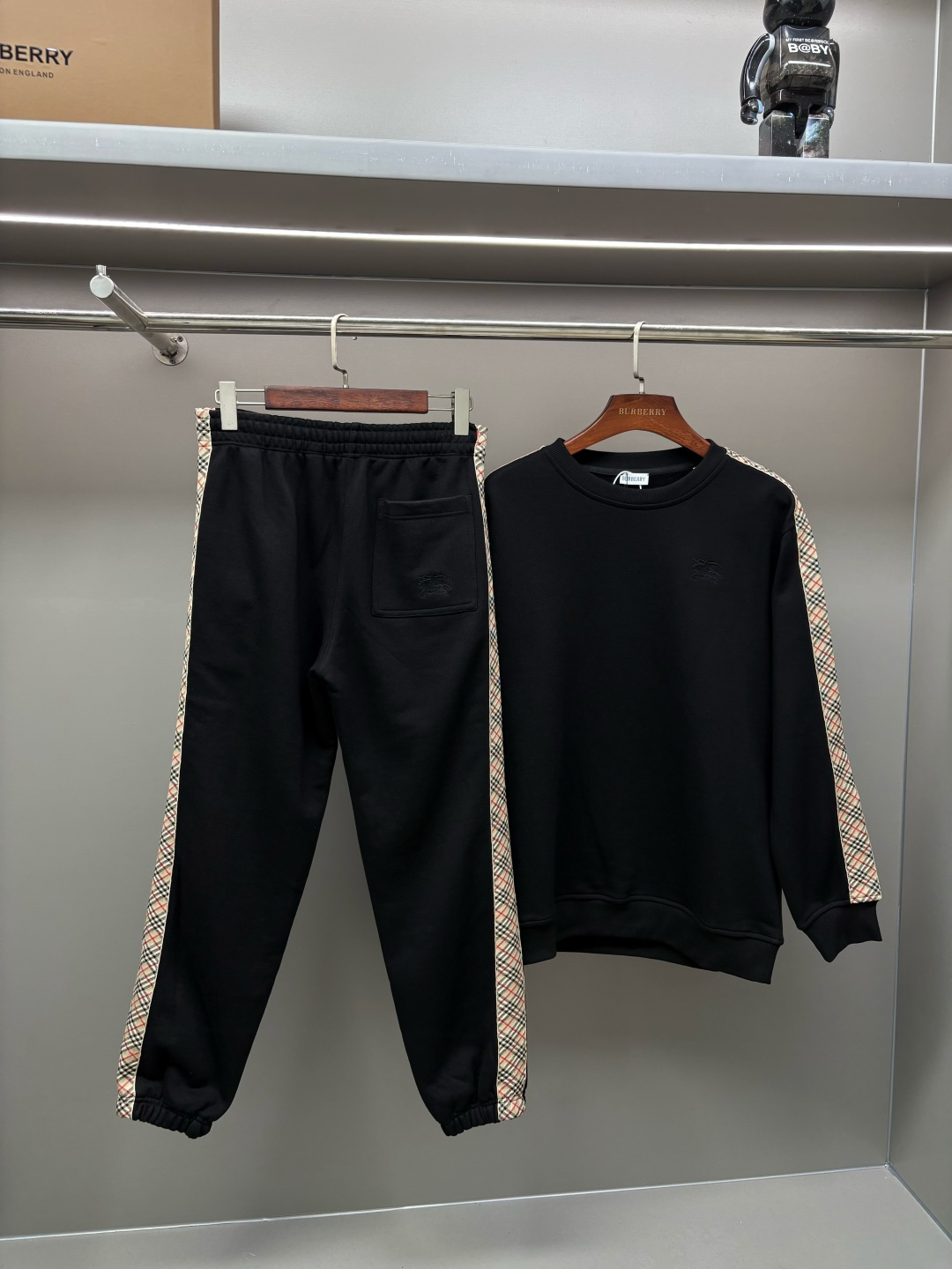 Burberry Unisex Sweatshirt Size S-XXL