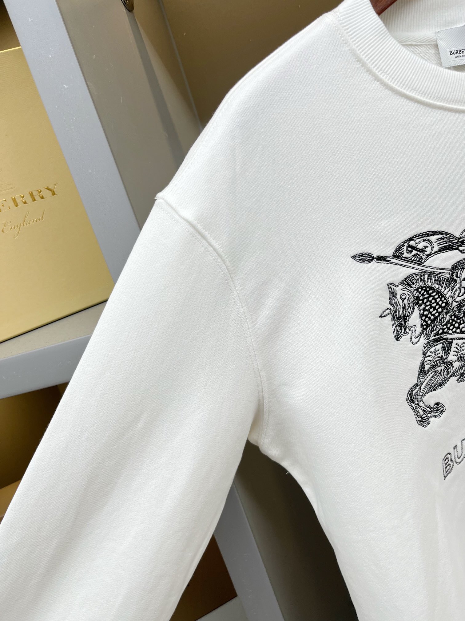 Burberry Unisex Sweatshirt Size S-XXL