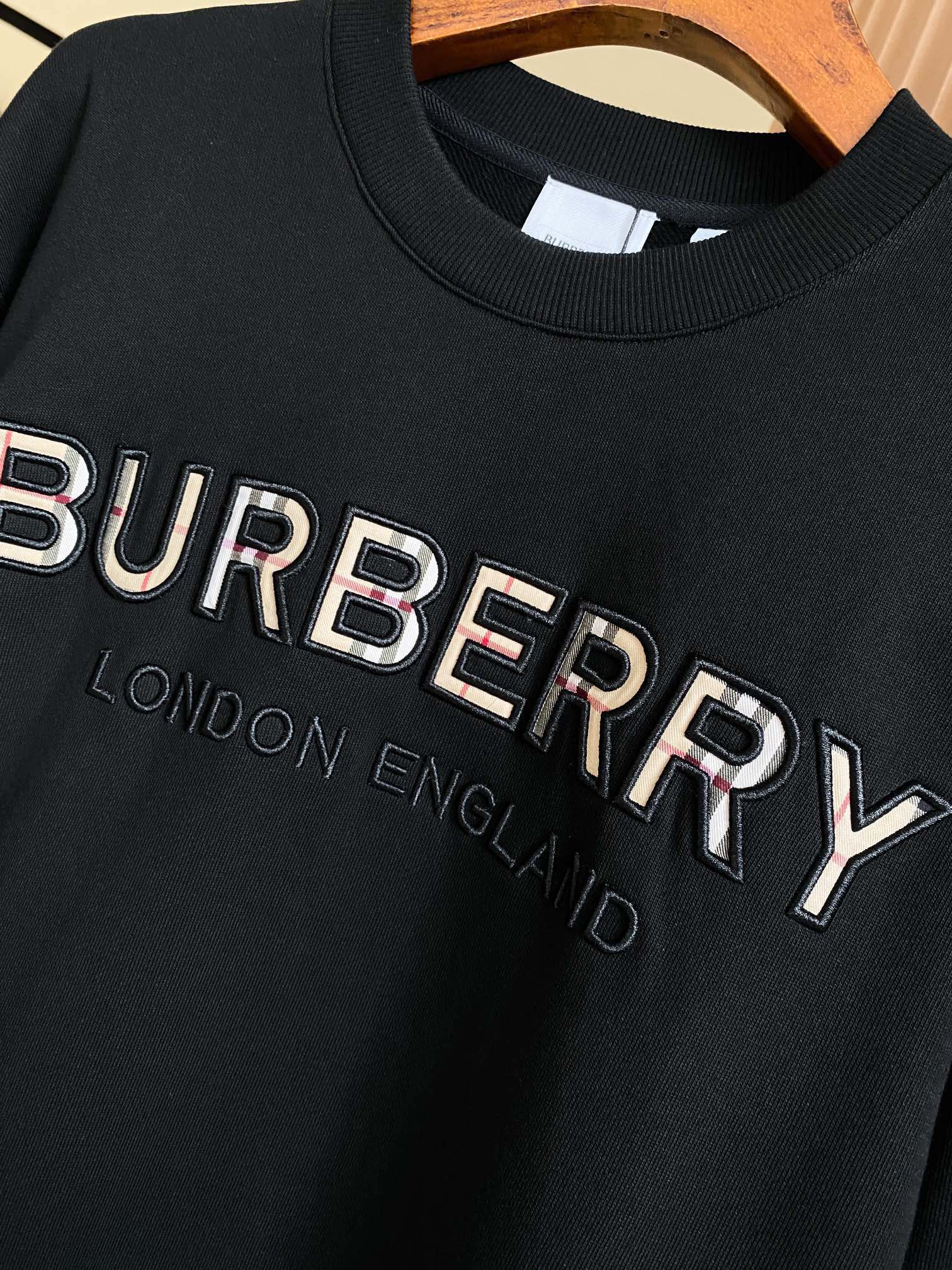 Burberry Unisex Sweatshirt Size S-XXL