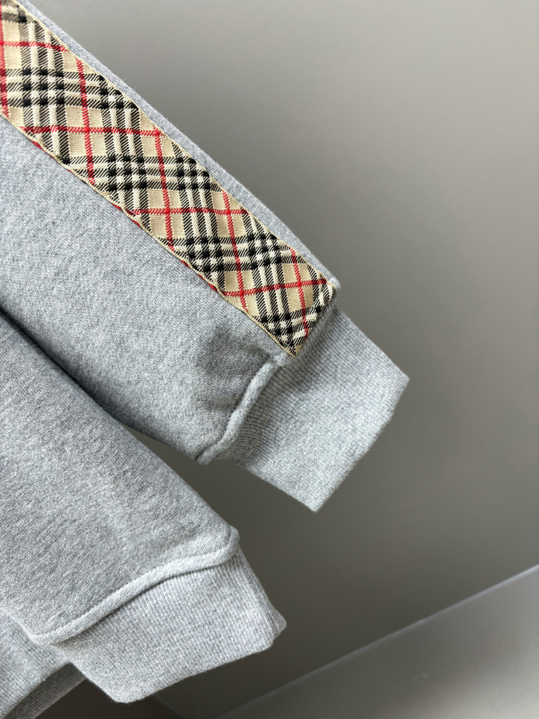 Burberry Unisex Sweatshirt Size S-XXL