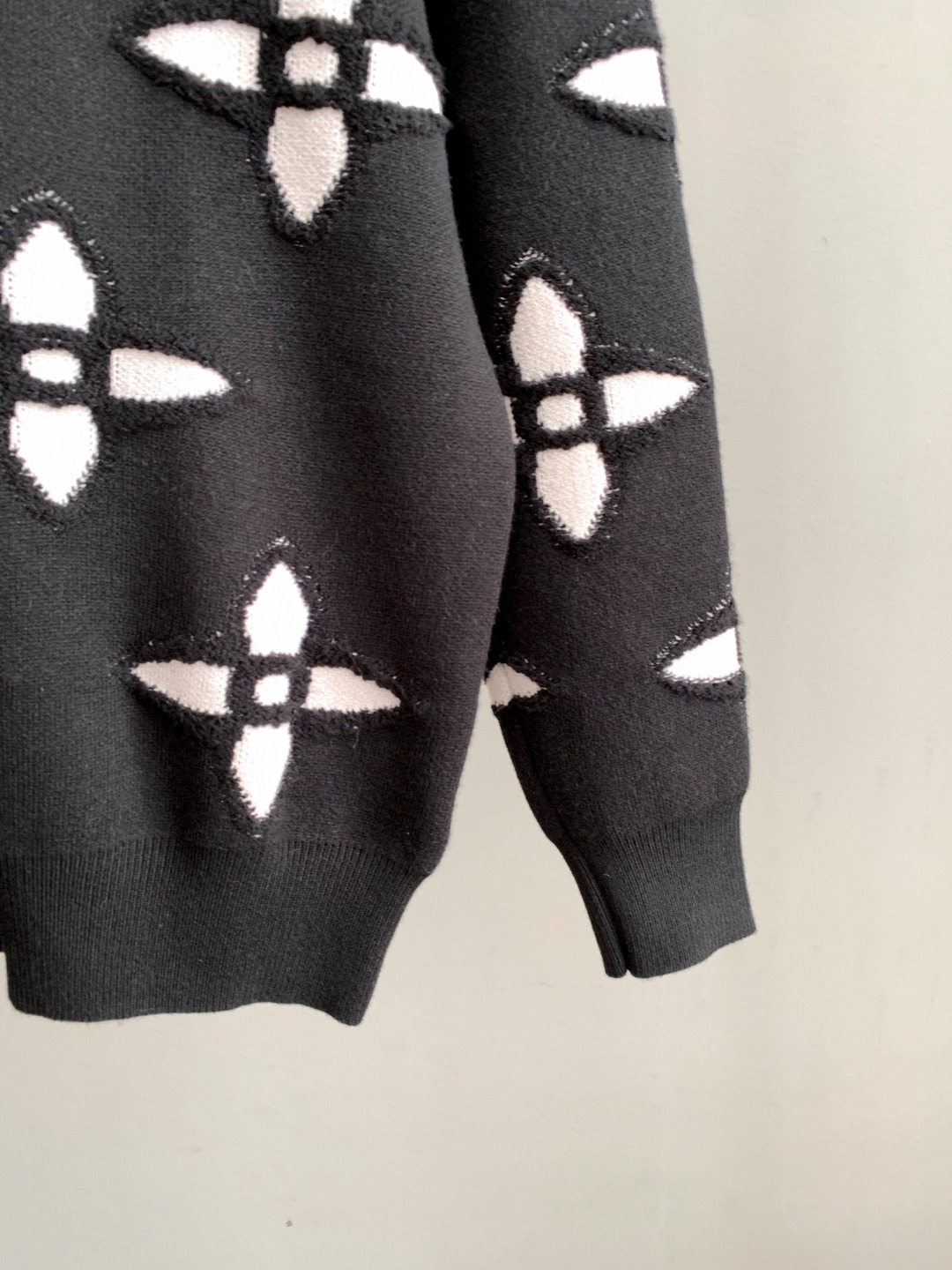 Louis Vuitton Unisex Sweatshirt Size S-XXL