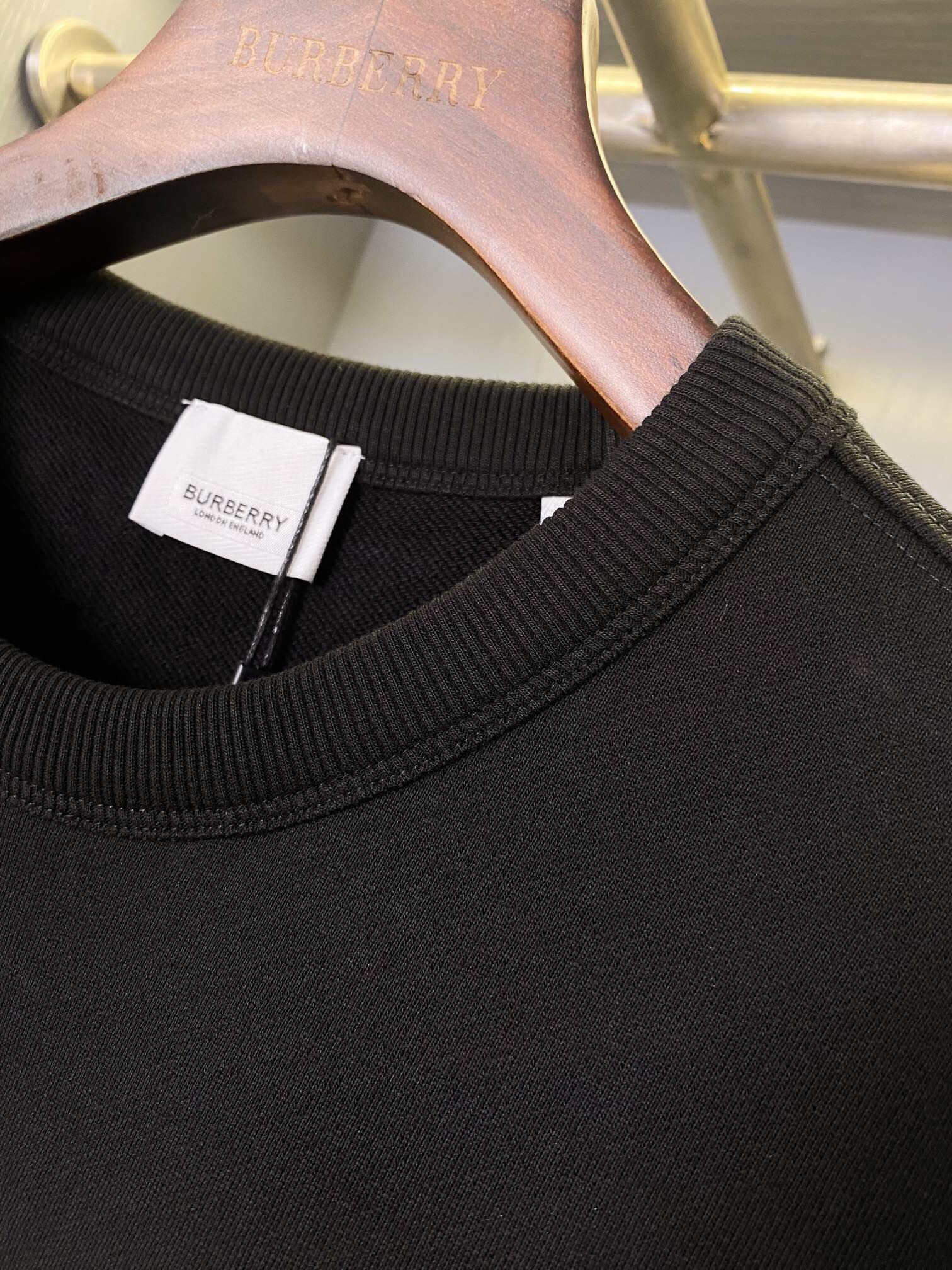 Burberry Unisex Sweatshirt Size S-XXL