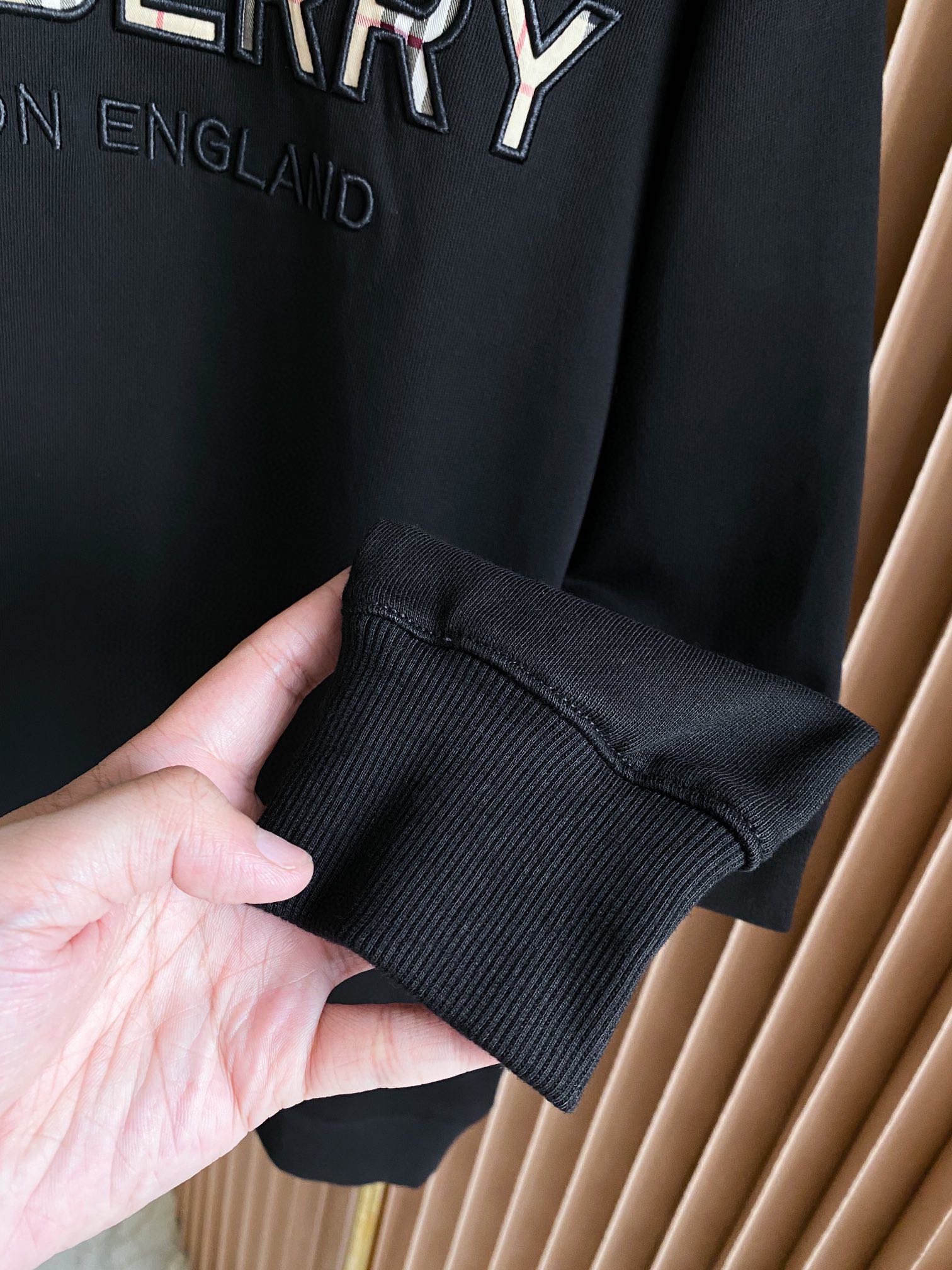 Burberry Unisex Sweatshirt Size S-XXL