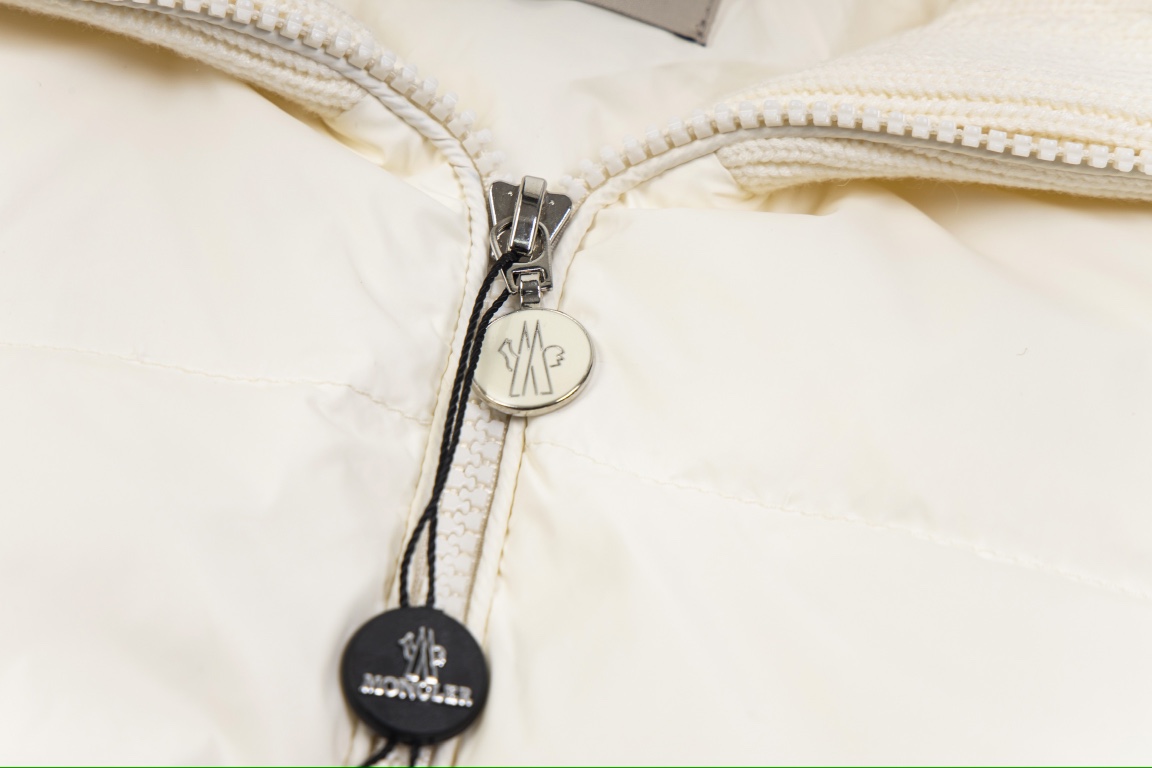 Moncler Women Down Jacket Size S-XL