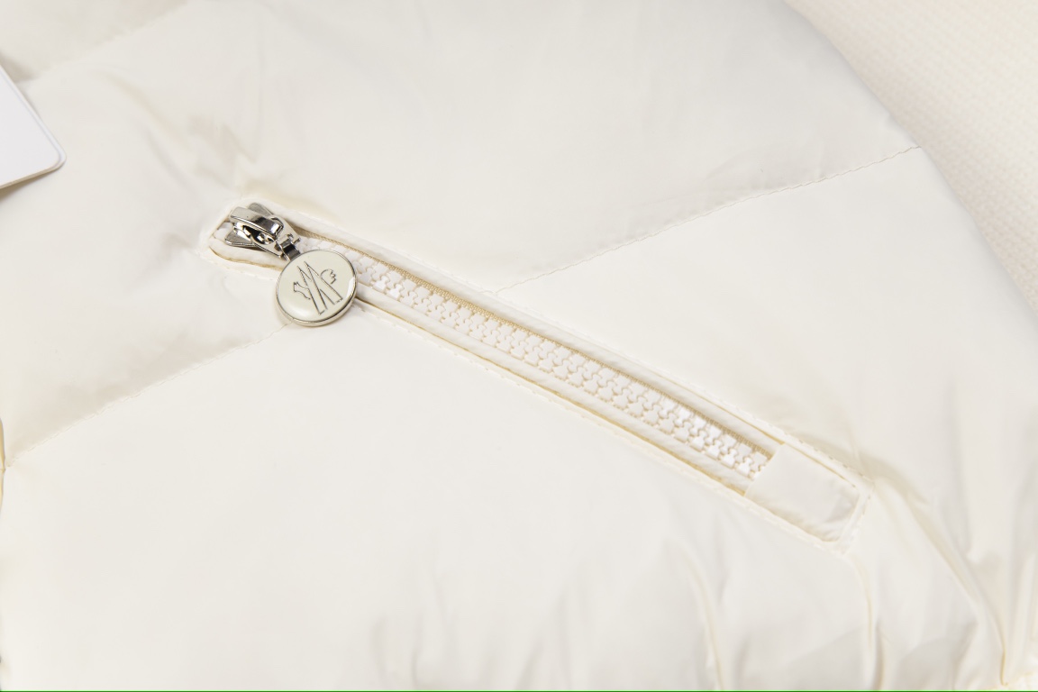 Moncler Women Down Jacket Size S-XL