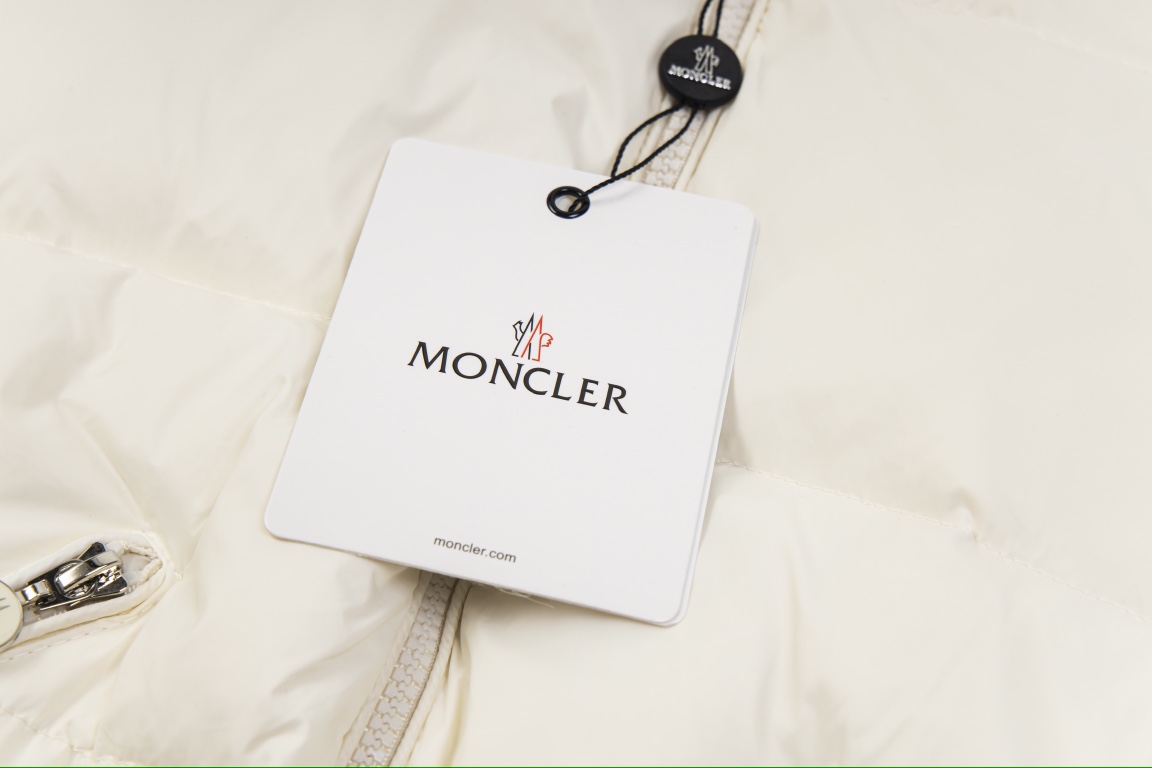 Moncler Women Down Jacket Size S-XL