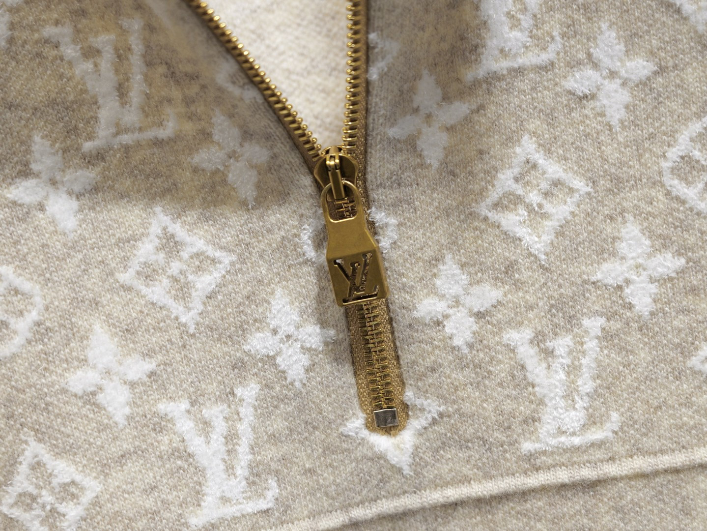 Louis Vuitton Unisex Sweatshirt Size S-XL